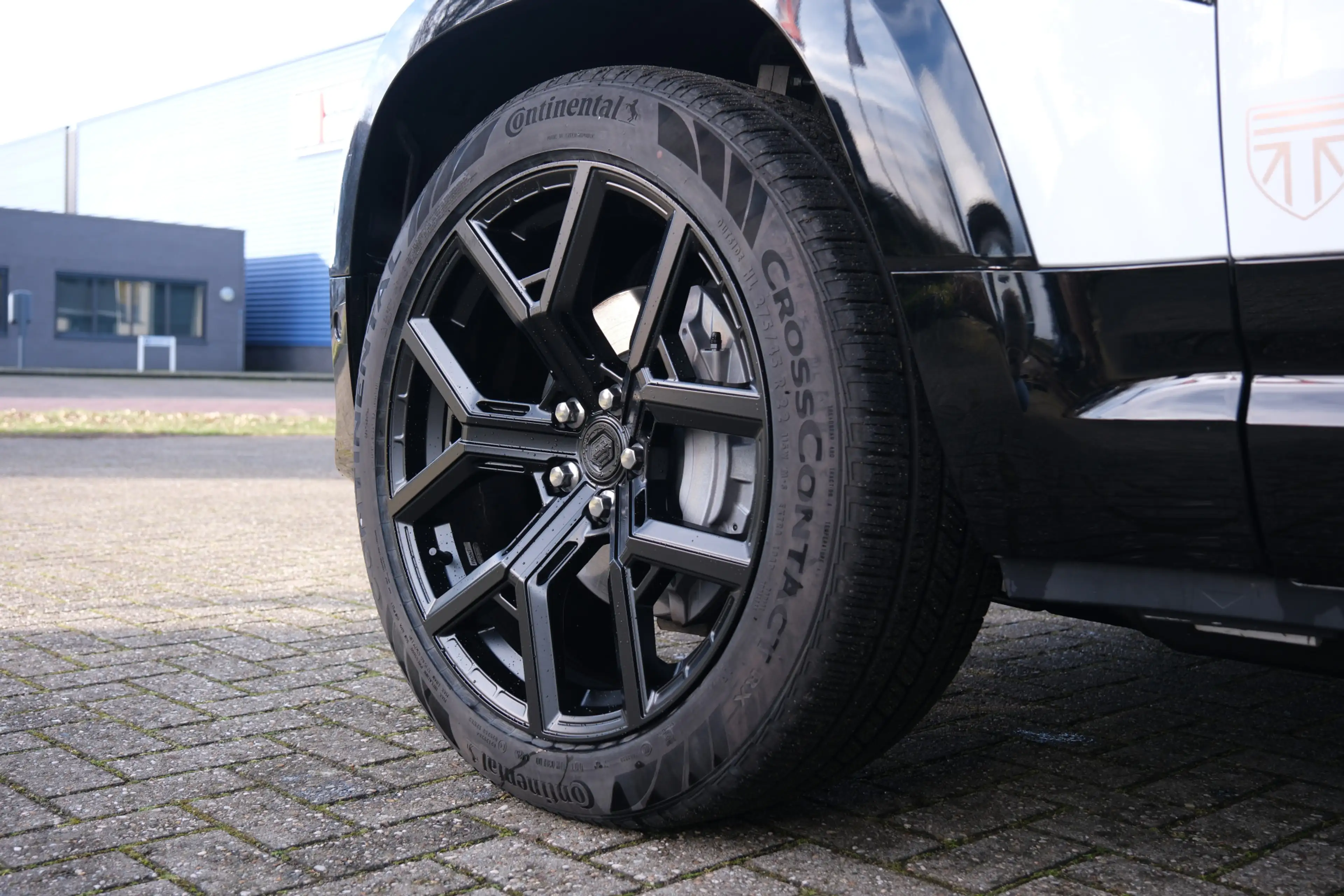 Land Rover Defender 110 P300e 110 X-Dynamic HSE URBAN Tailored by Klaa — photo 12