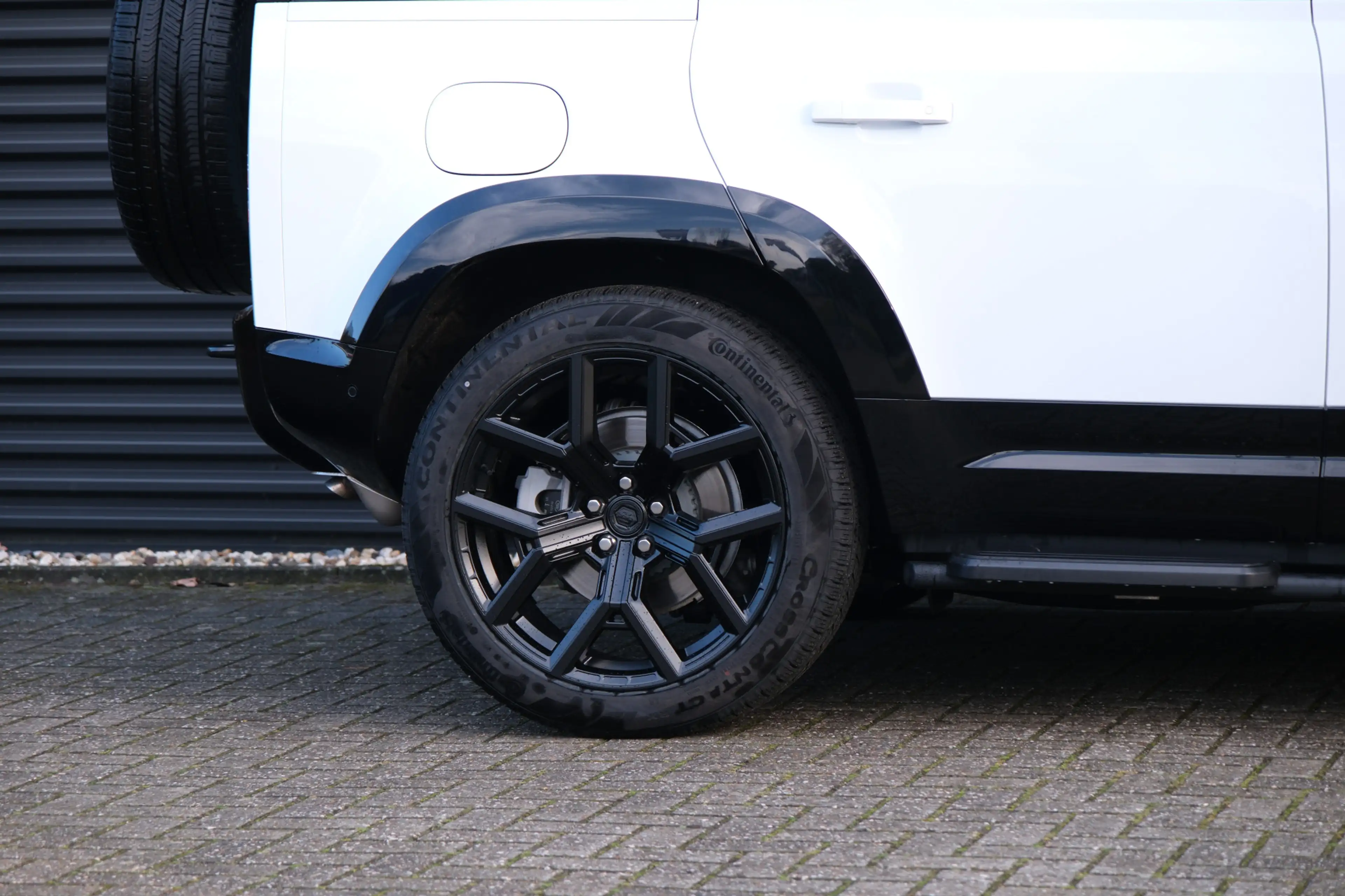 Land Rover Defender 110 P300e 110 X-Dynamic HSE URBAN Tailored by Klaa — photo 20