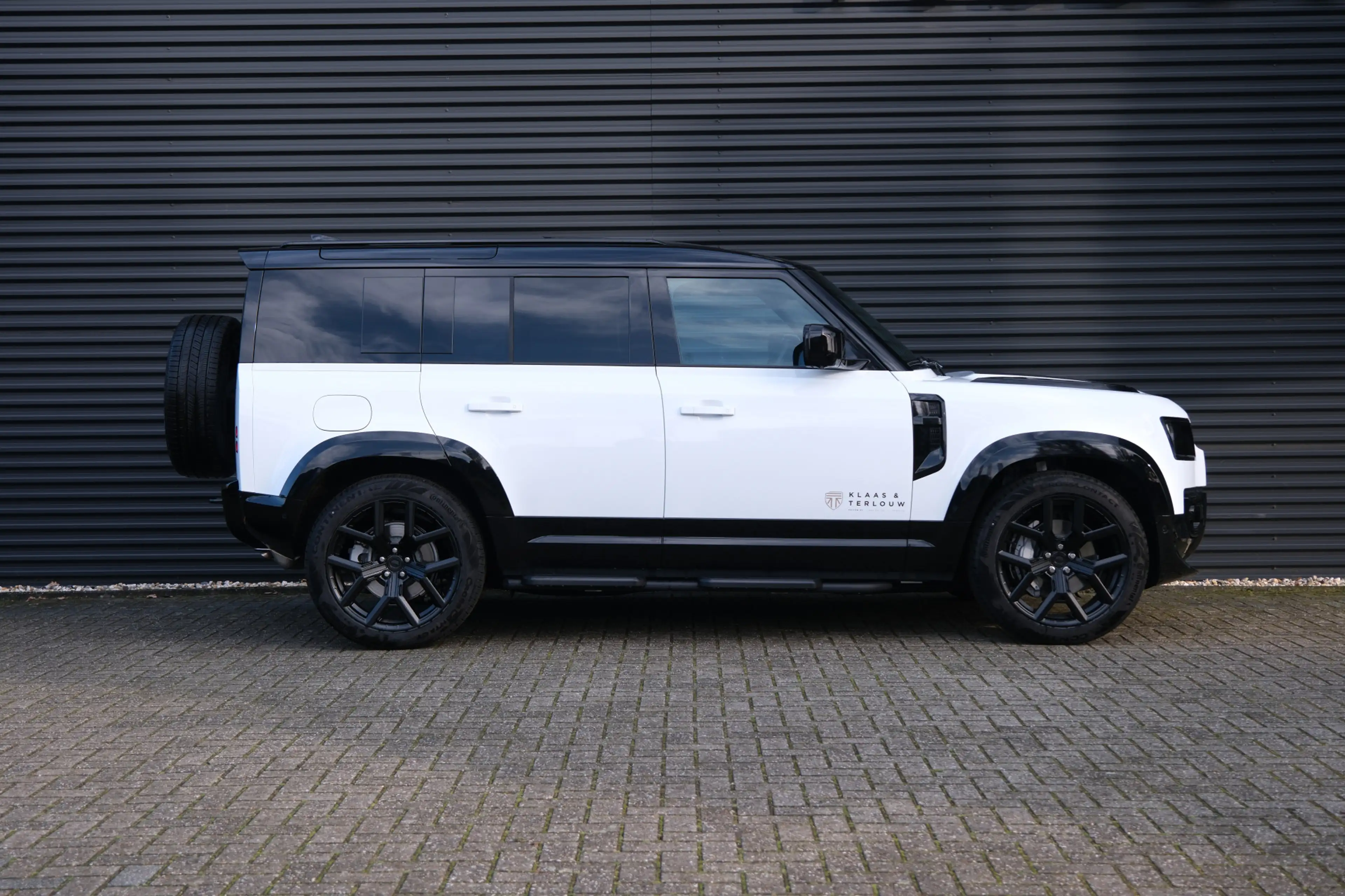 Land Rover Defender 110 P300e 110 X-Dynamic HSE URBAN Tailored by Klaa — photo 4