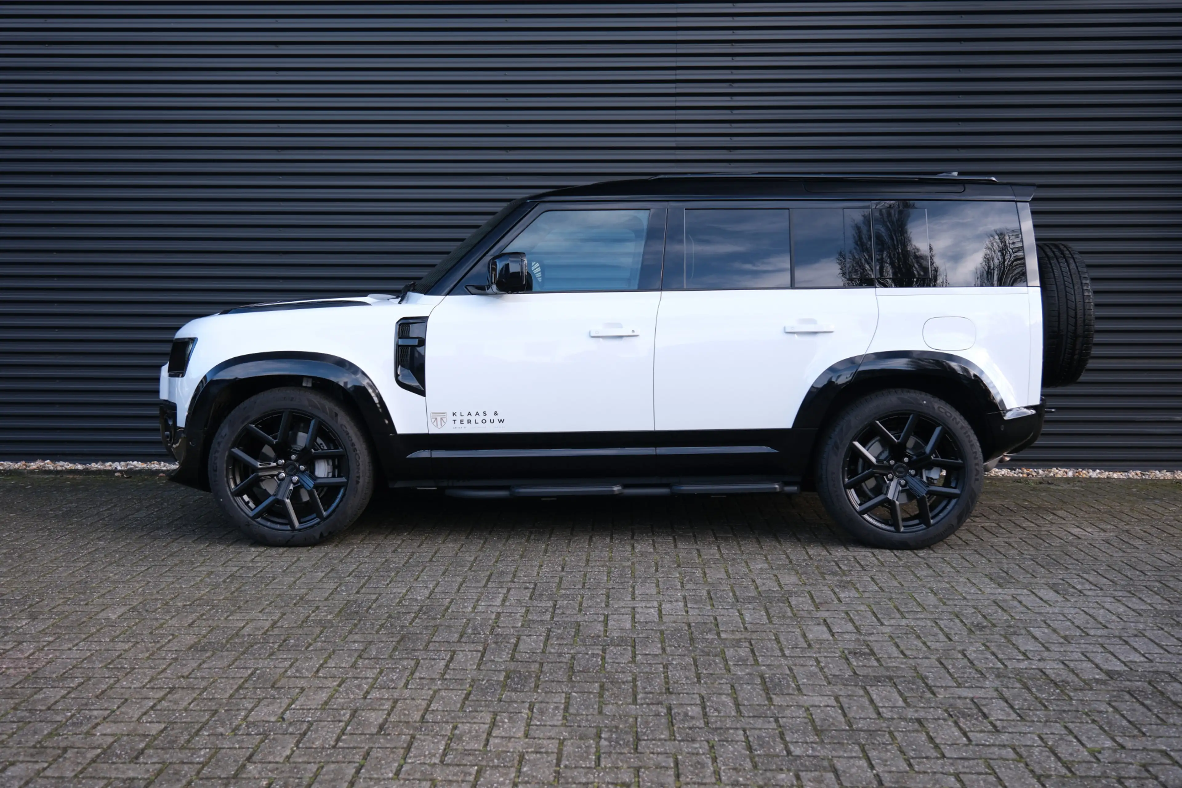 Land Rover Defender 110 P300e 110 X-Dynamic HSE URBAN Tailored by Klaa — photo 13