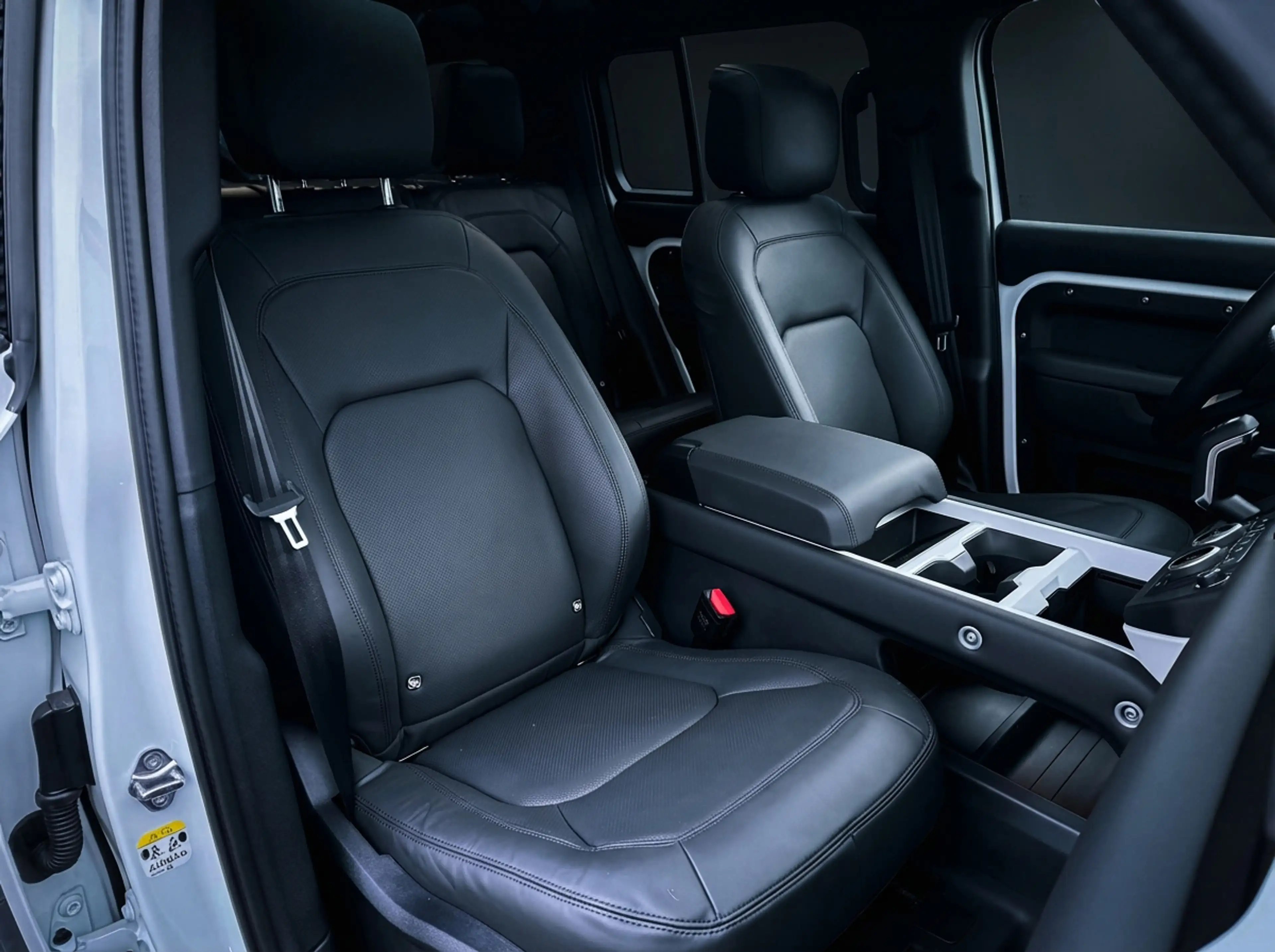 Land Rover Defender 110 P300e 110 X-Dynamic HSE URBAN Tailored by Klaa — photo 8