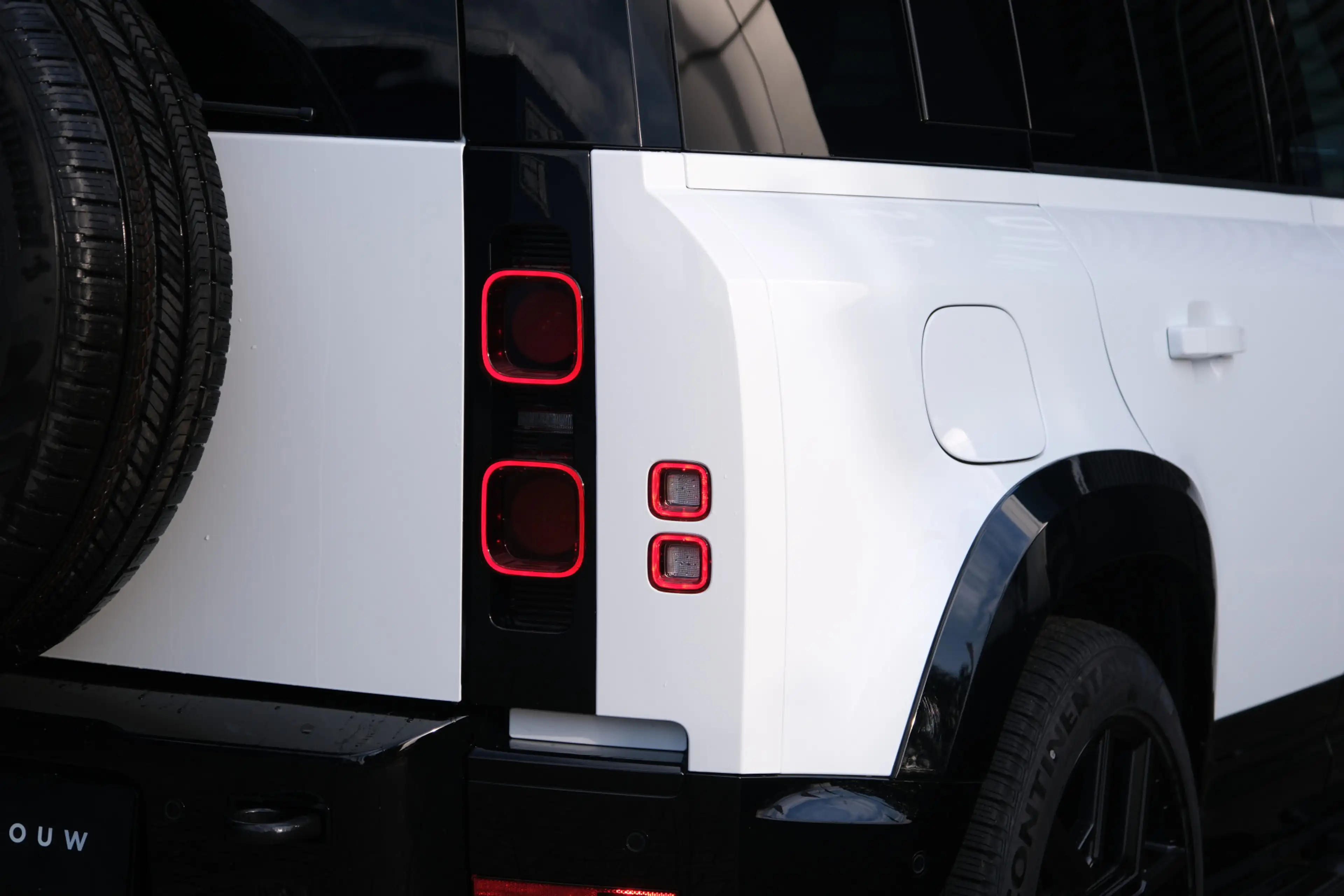 Land Rover Defender 110 P300e 110 X-Dynamic HSE URBAN Tailored by Klaa — photo 23