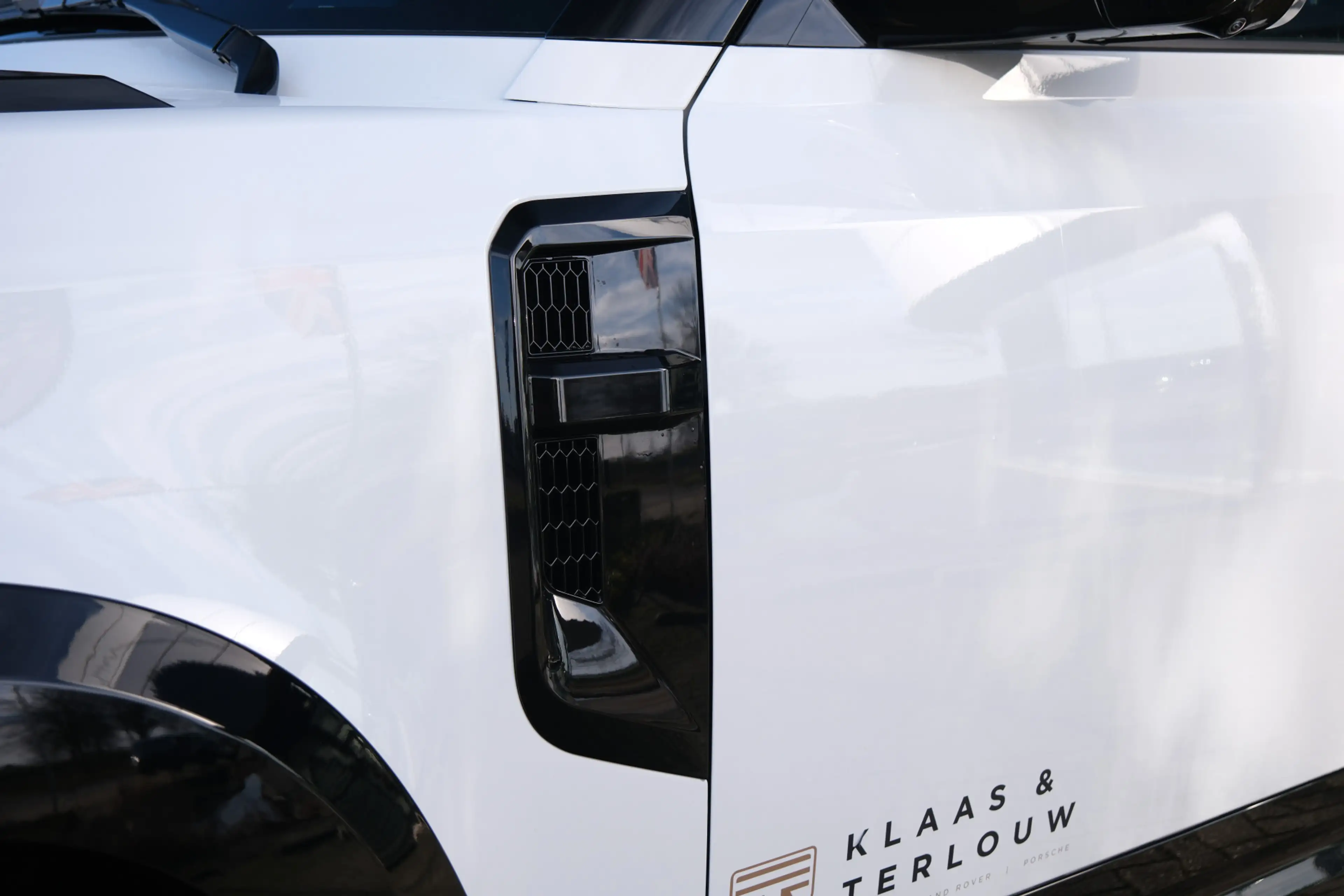 Land Rover Defender 110 P300e 110 X-Dynamic HSE URBAN Tailored by Klaa — photo 14