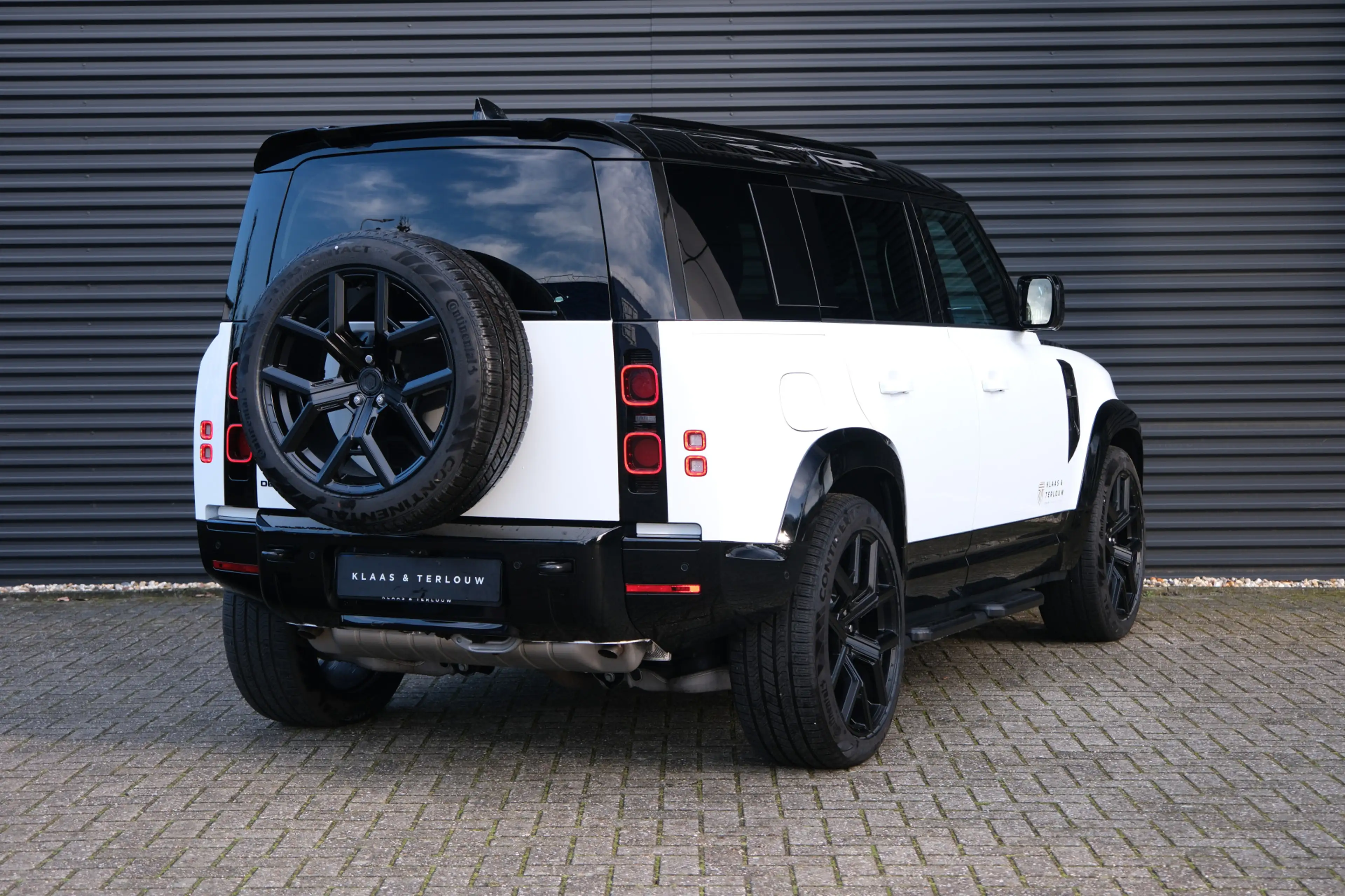 Land Rover Defender 110 P300e 110 X-Dynamic HSE URBAN Tailored by Klaa — photo 6