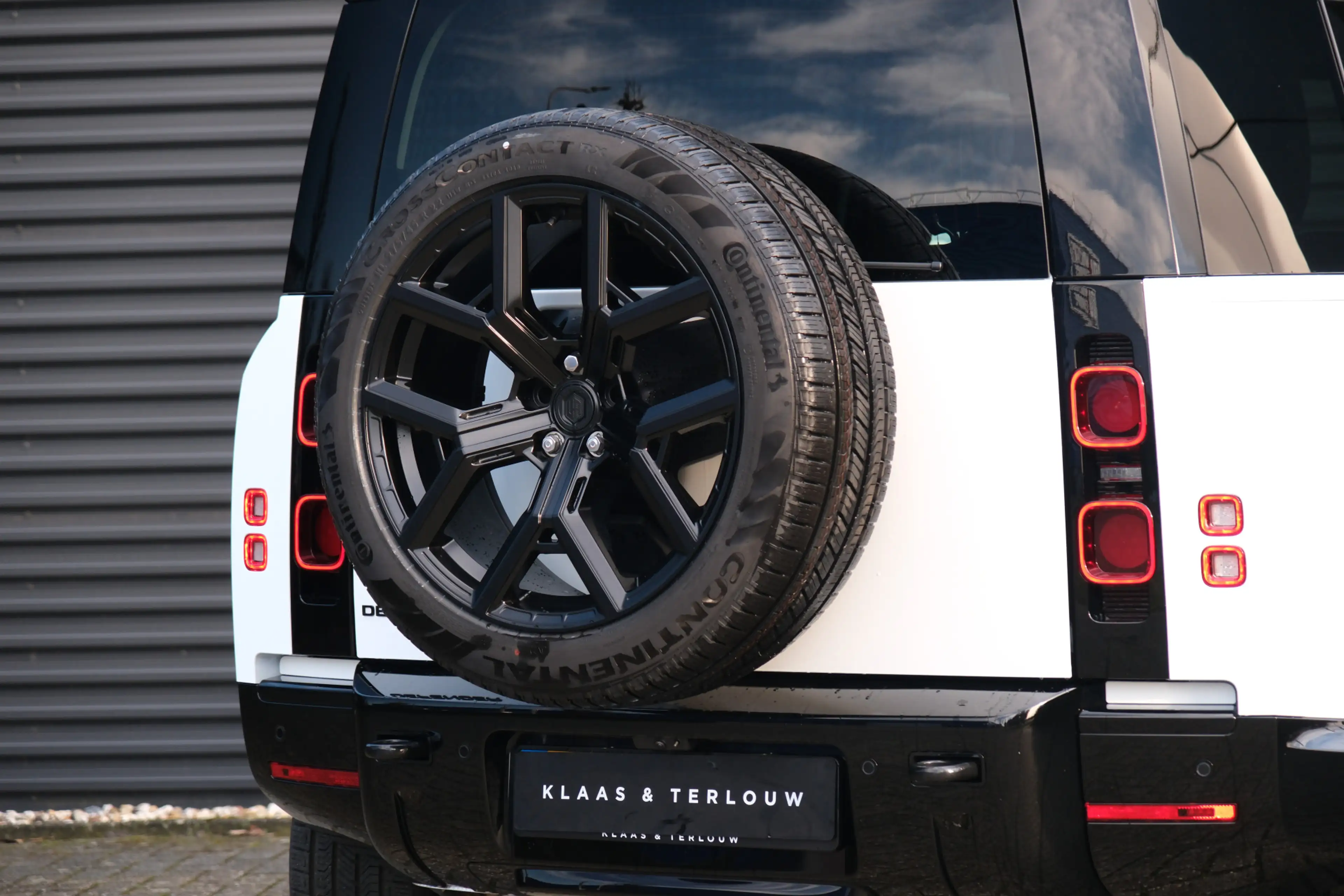 Land Rover Defender 110 P300e 110 X-Dynamic HSE URBAN Tailored by Klaa — photo 21