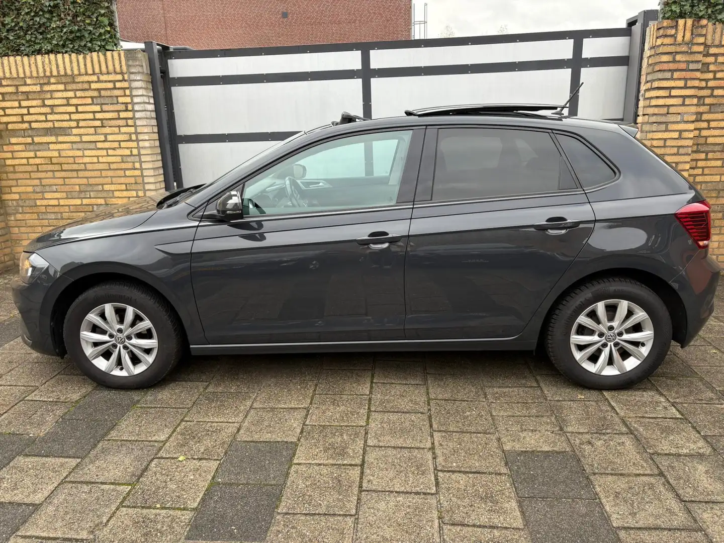 Volkswagen Polo 1.0 TSI Comfortline Business Gris - 2