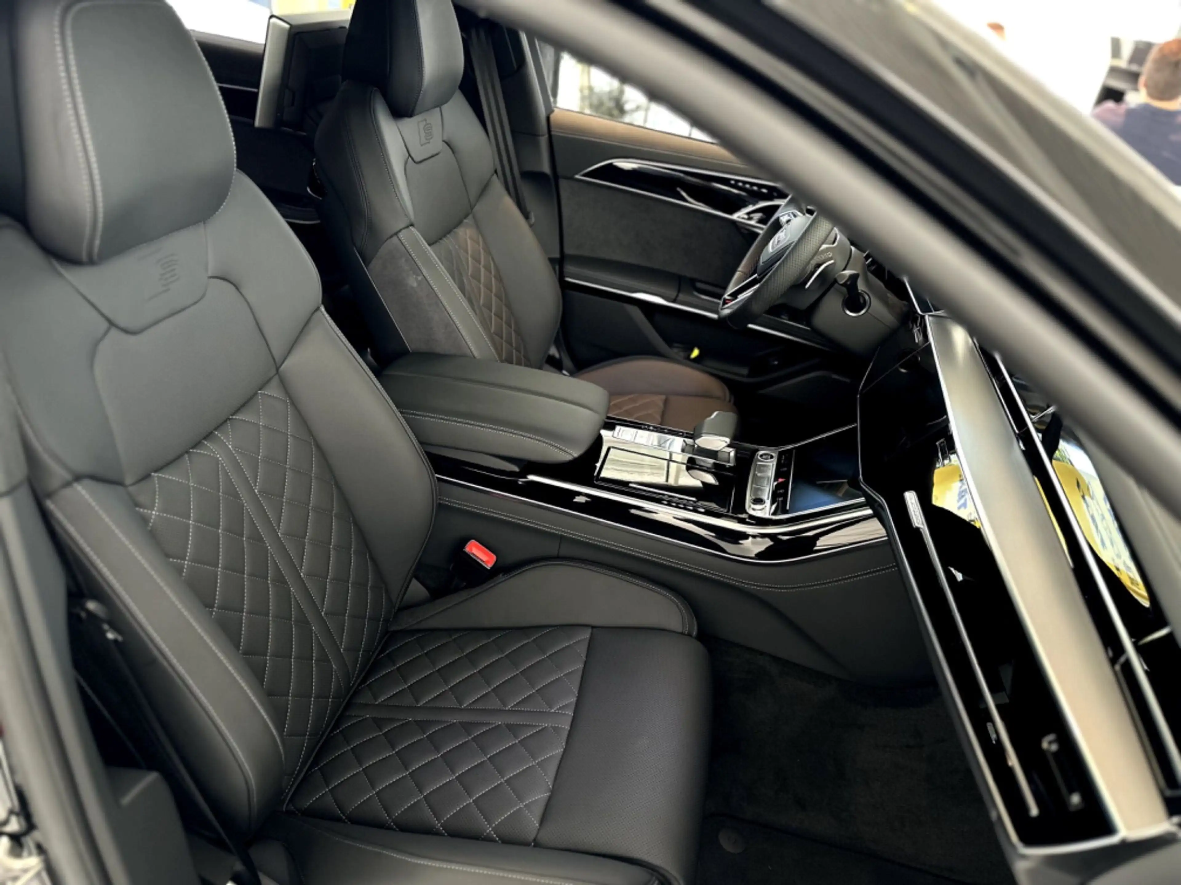 Audi A8 60 TFSI e quattro *VOLLAUSSTATTUNG* — photo 8