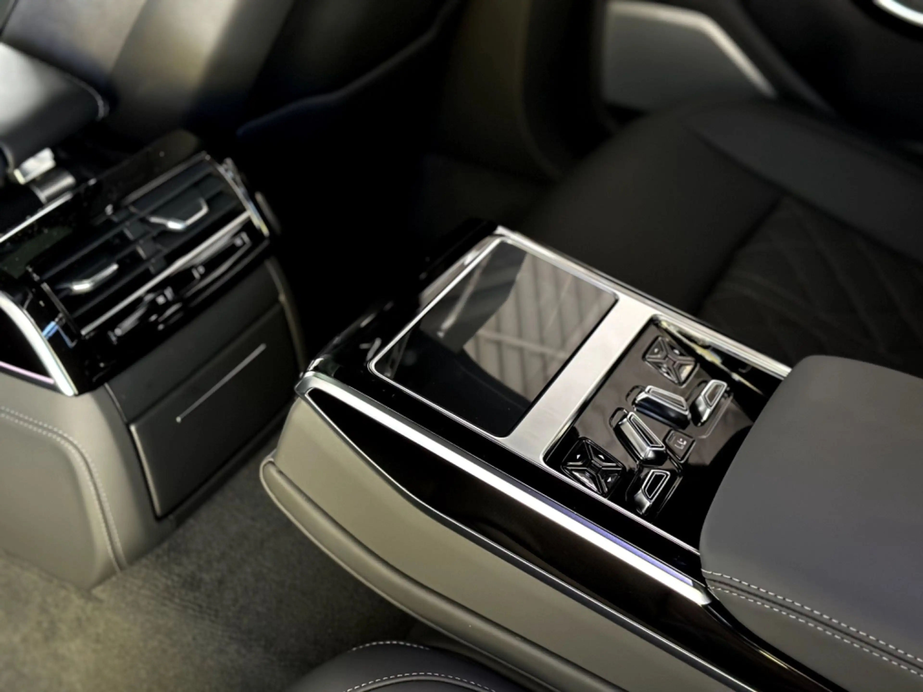Audi A8 60 TFSI e quattro *VOLLAUSSTATTUNG* — photo 15