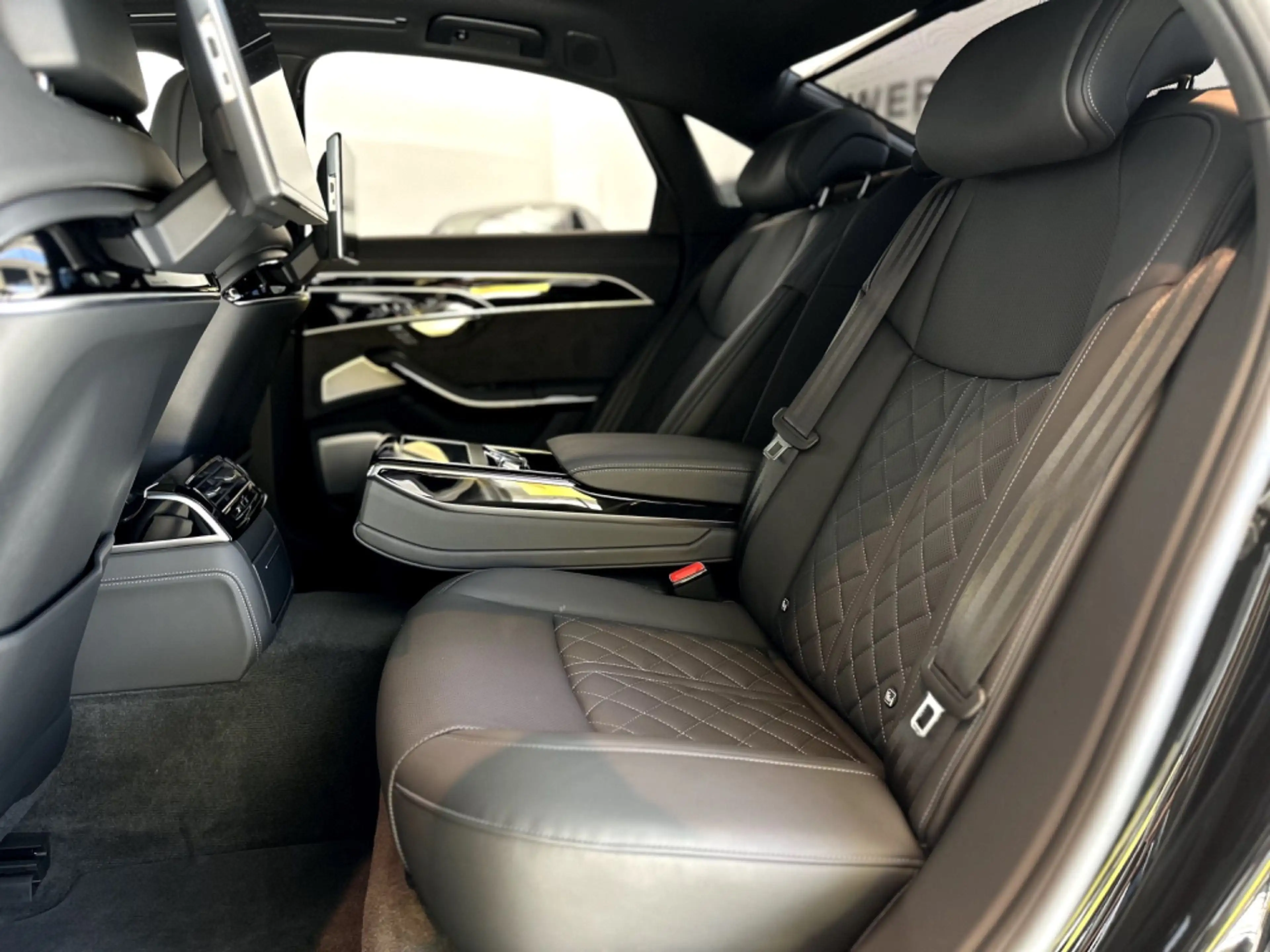 Audi A8 60 TFSI e quattro *VOLLAUSSTATTUNG* — photo 7