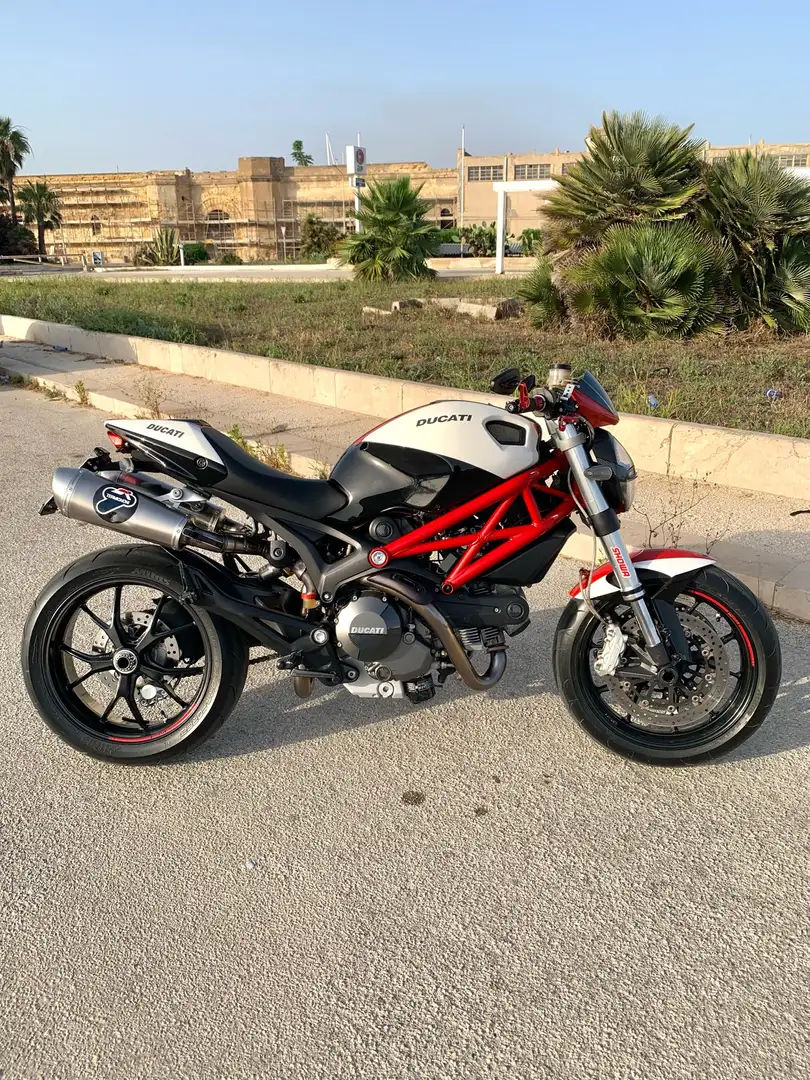 Ducati Monster 796 Червоний - 1