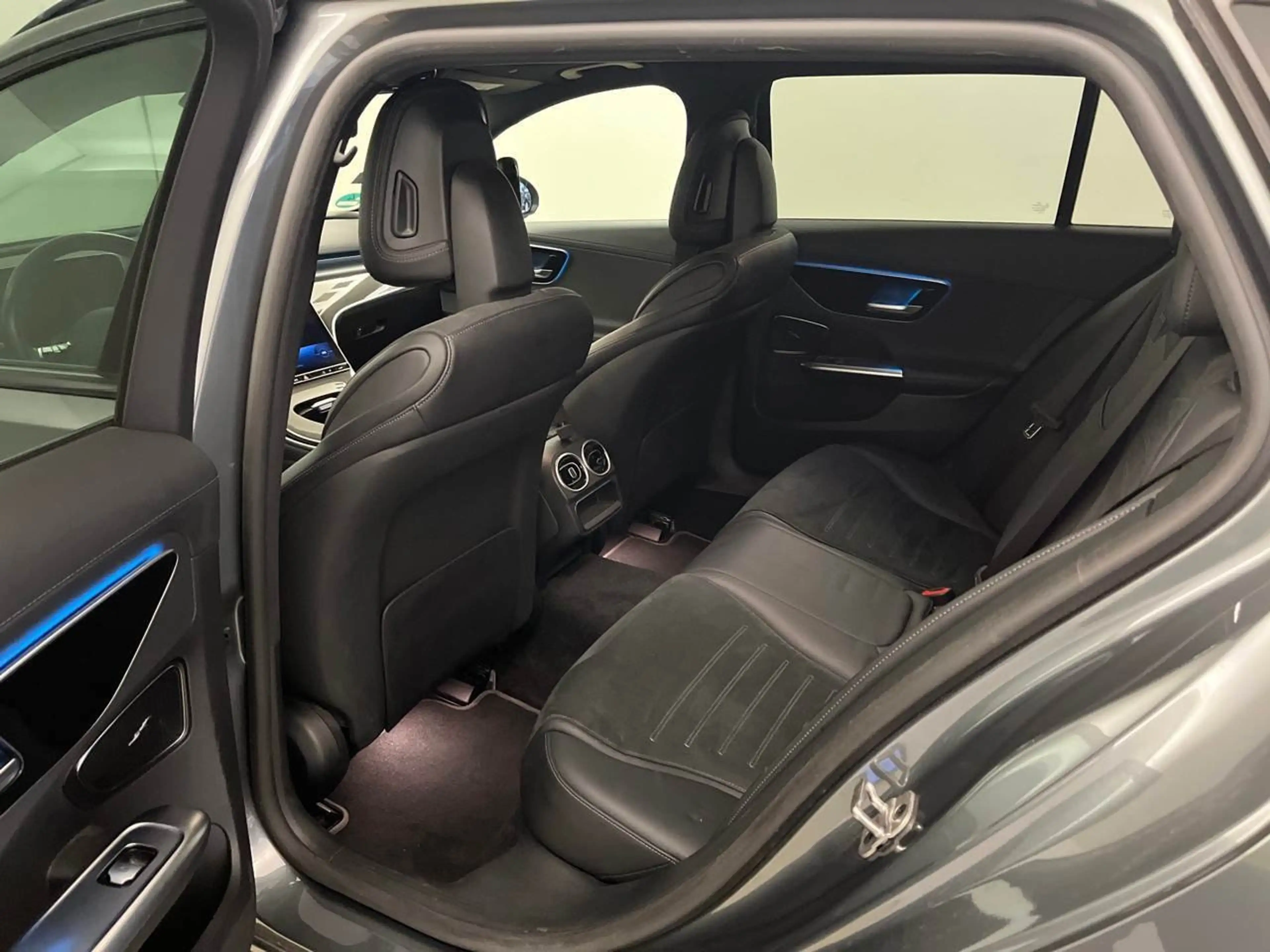 Mercedes-Benz C 220 d / 250 AMG Line Pano S-Dach SpoSi ACC Key — photo 12