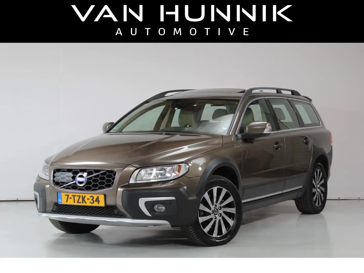 Volvo XC70 2.0 D4 FWD Nordic+ Pano | Cam | Trekhaak | Dealer Brown - 1