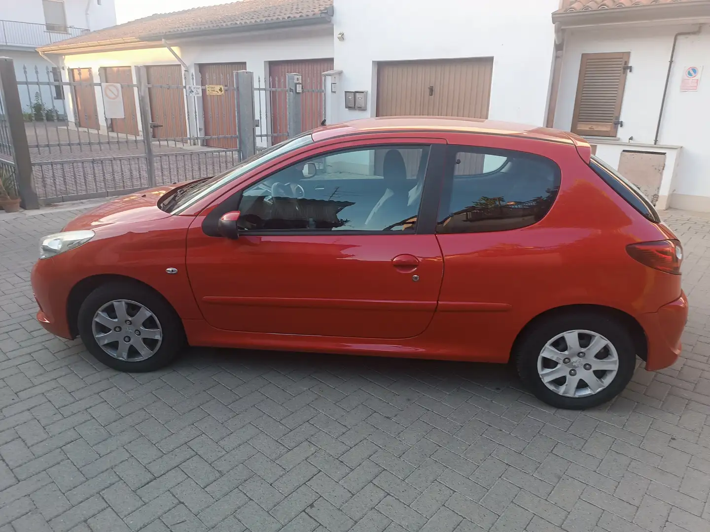 Peugeot 206 206 Plus Plus 3p 1.1 (one-line) eco-Gpl Czerwony - 1