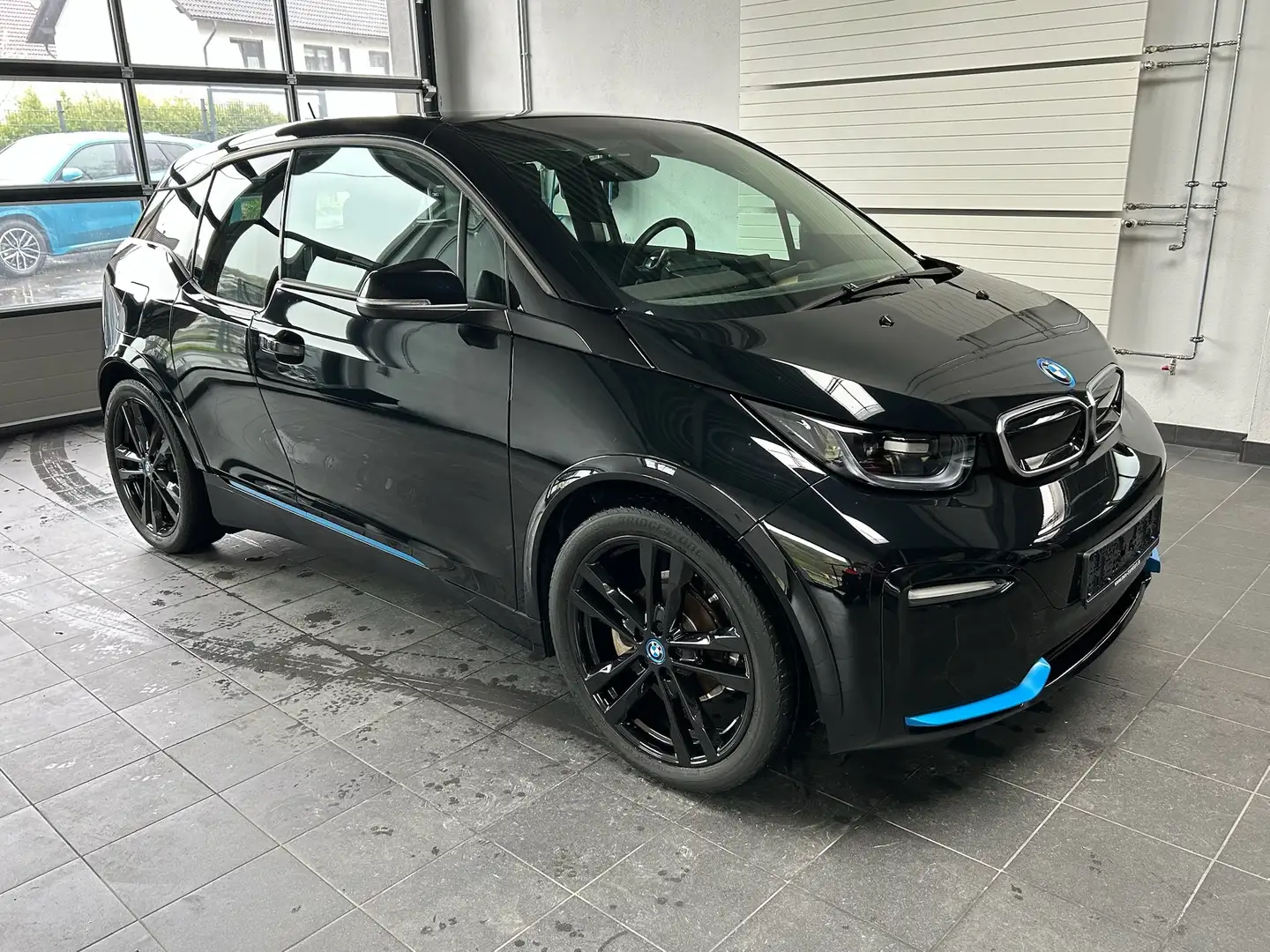 BMW i3 s Leder_Glasdach_Keyless_SSV_Kamera_Wirelss Charge Czarny - 2