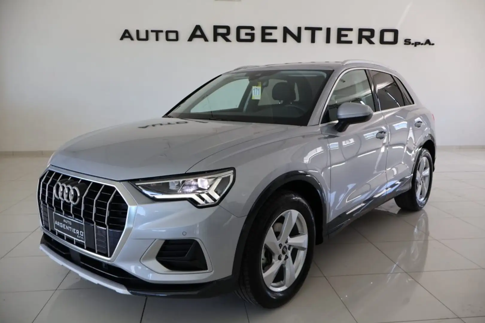 Audi Q3 35 TDI S tronic Business Advanced fari full led Argent - 1