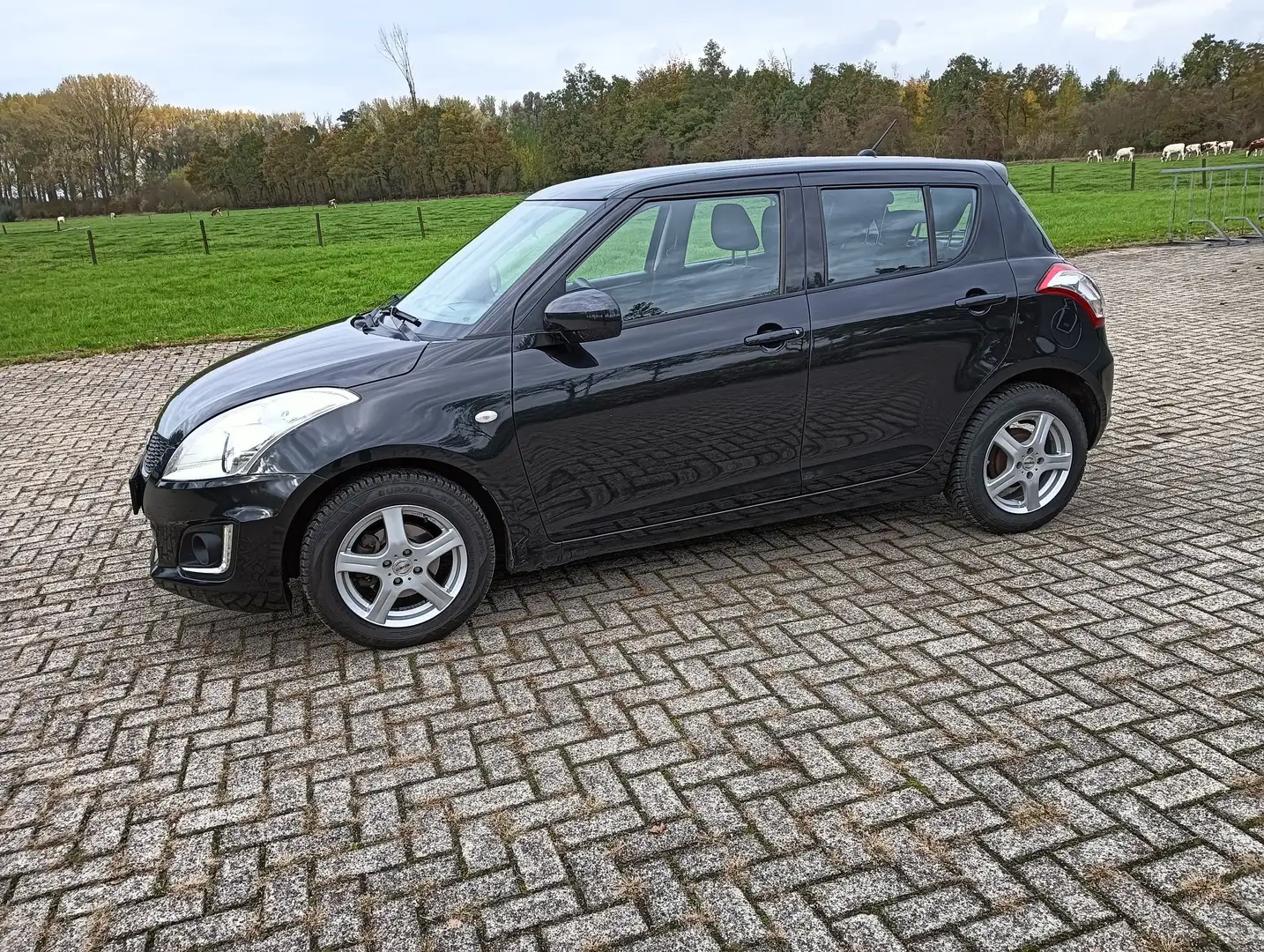 Suzuki Swift 1.2 Comfort EASSS . Airco. Cruise control Zwart - 2