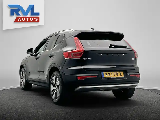 Volvo XC40 view 3