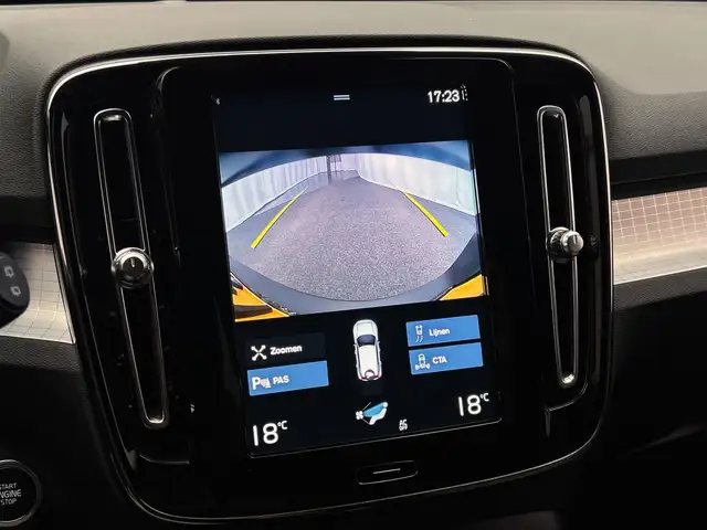 Volvo XC40 view 12