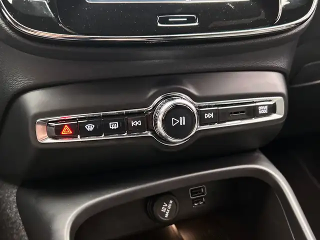 Volvo XC40 view 28