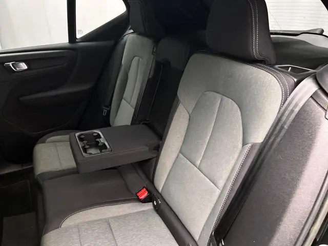 Volvo XC40 view 13
