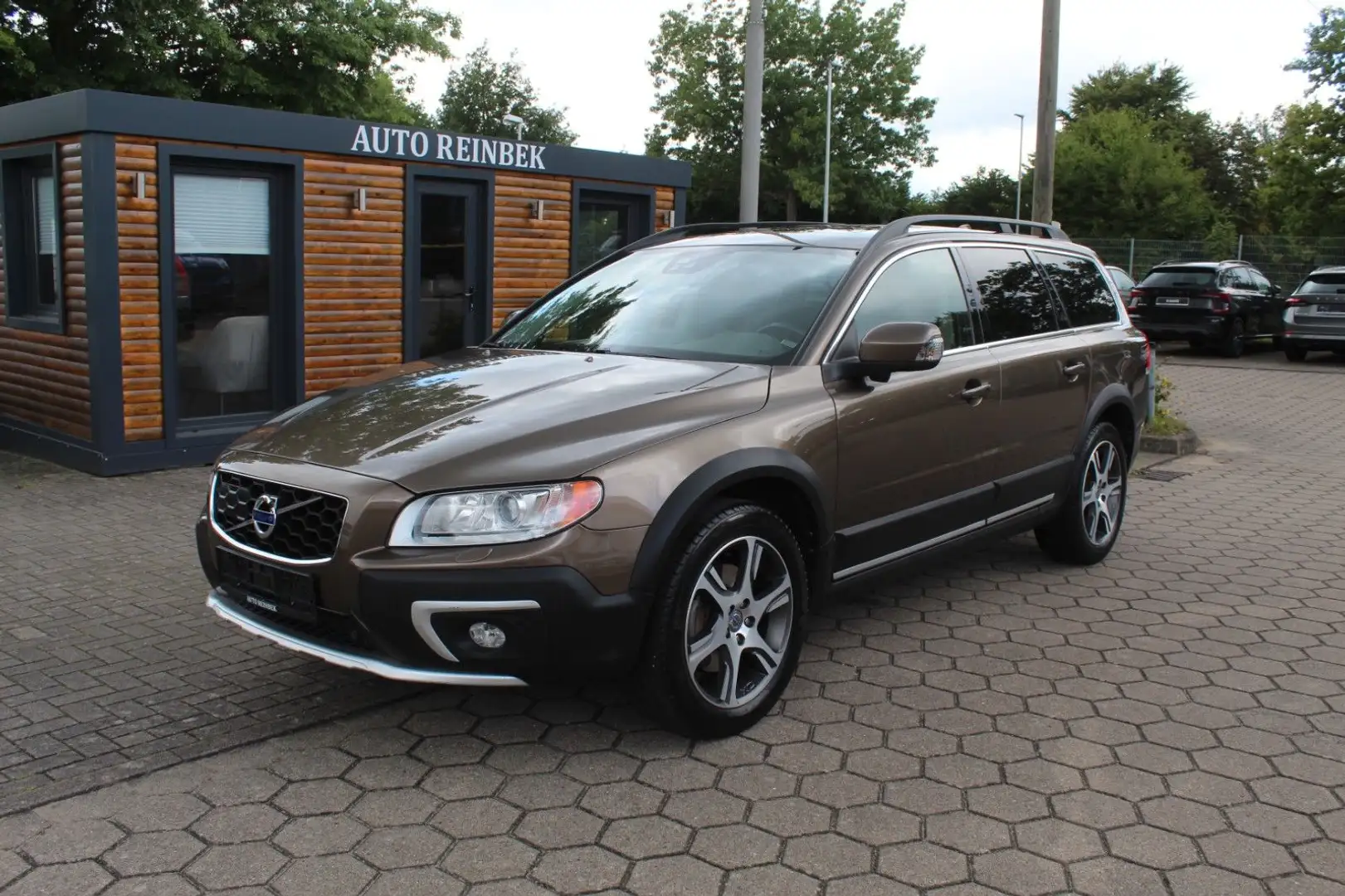 Volvo XC70 2.4 D4 AWD Automatik Summum Коричневый - 1