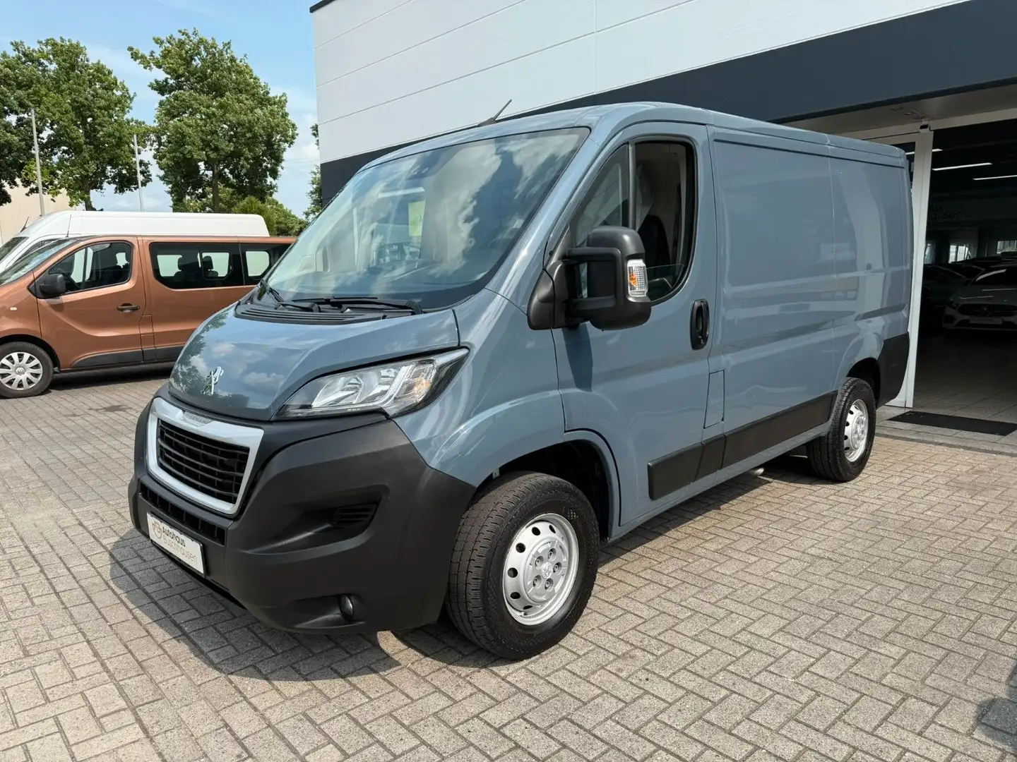 Peugeot Boxer Kasten 328 2.2Hdi L1H1 Pro BlueHDi 120*E6 Gris - 1