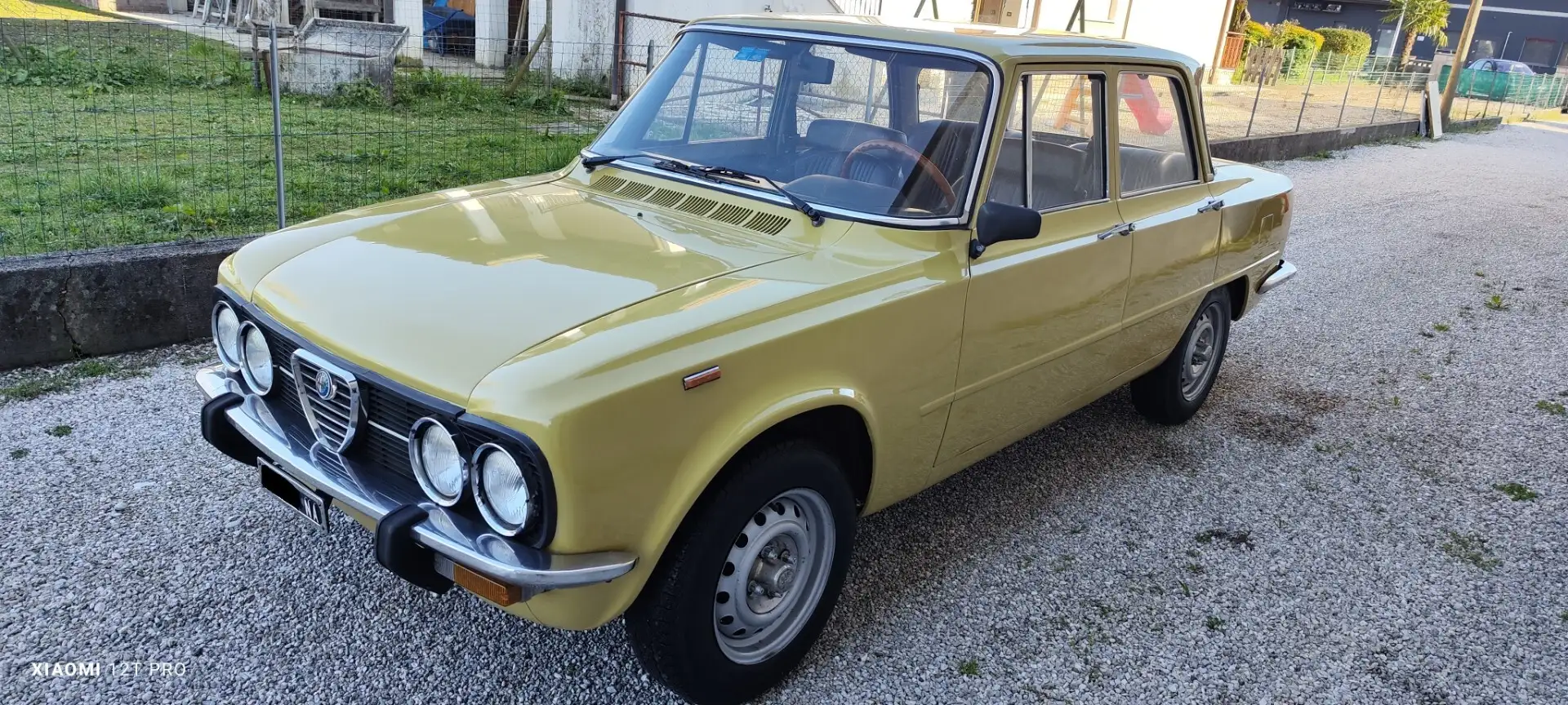 Alfa Romeo Giulia NUOVA SUPER 1300 Jaune - 1
