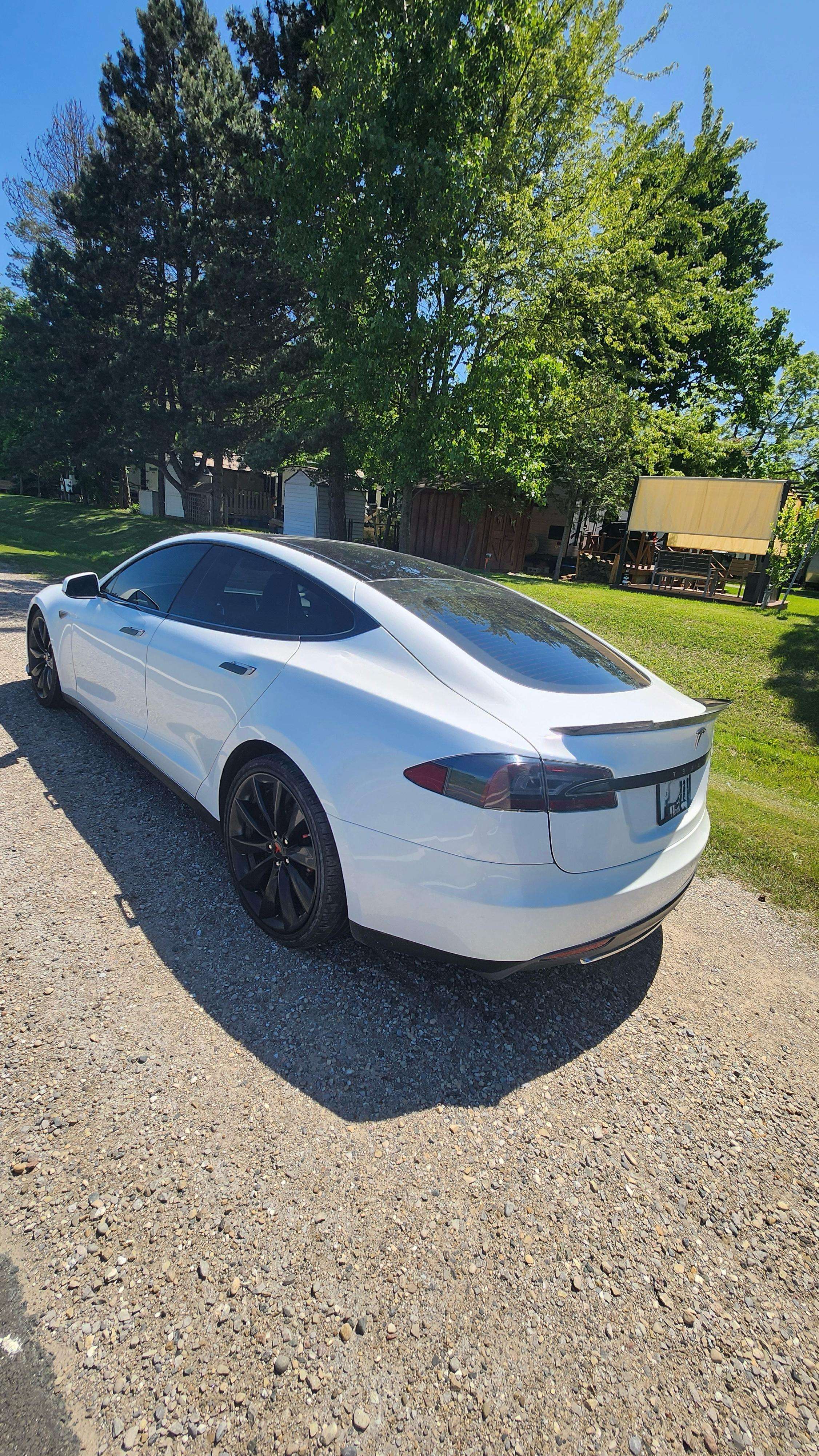 2014 Tesla Model S alt 3
