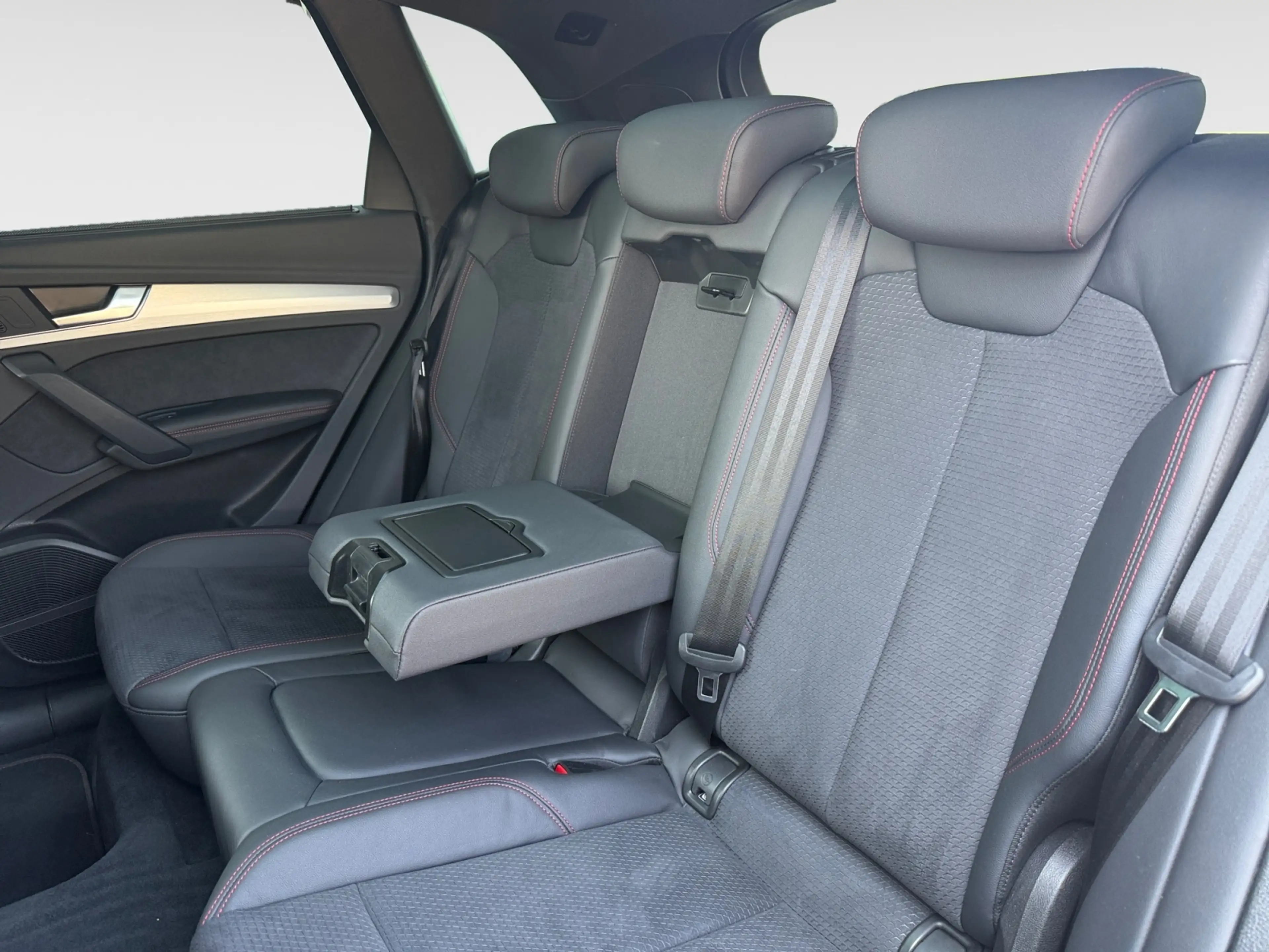 Audi SQ5 3.0 TDI quattro AHK Matrix-LED Navi Pano B&O Stan — photo 9