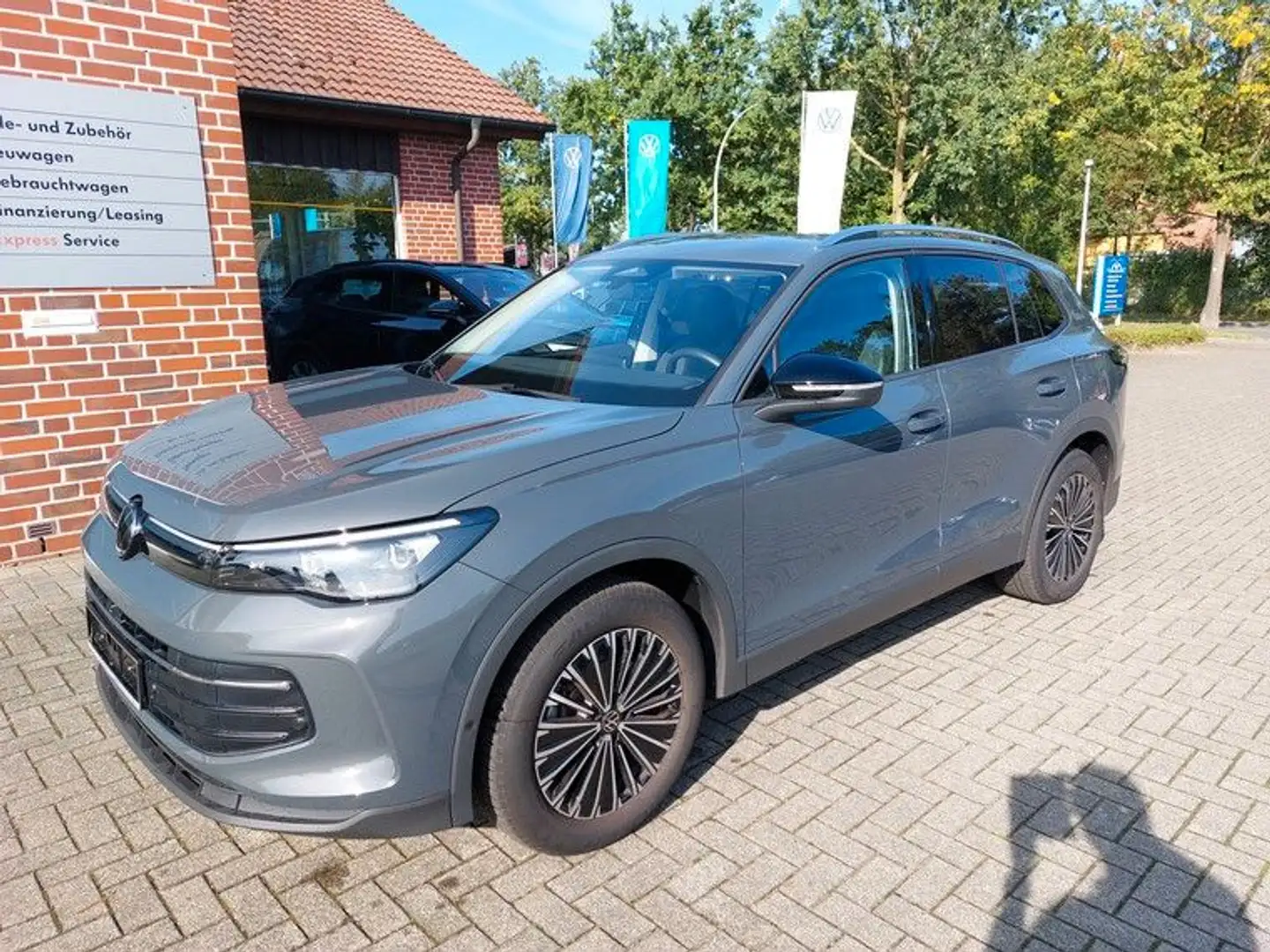 Volkswagen Tiguan 2.0 TDI 110 kW Goal *AHK*Kamera*LED*NAVI Grau - 1