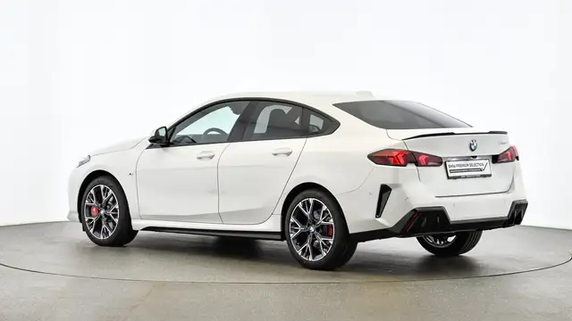 BMW 2 Series view 4