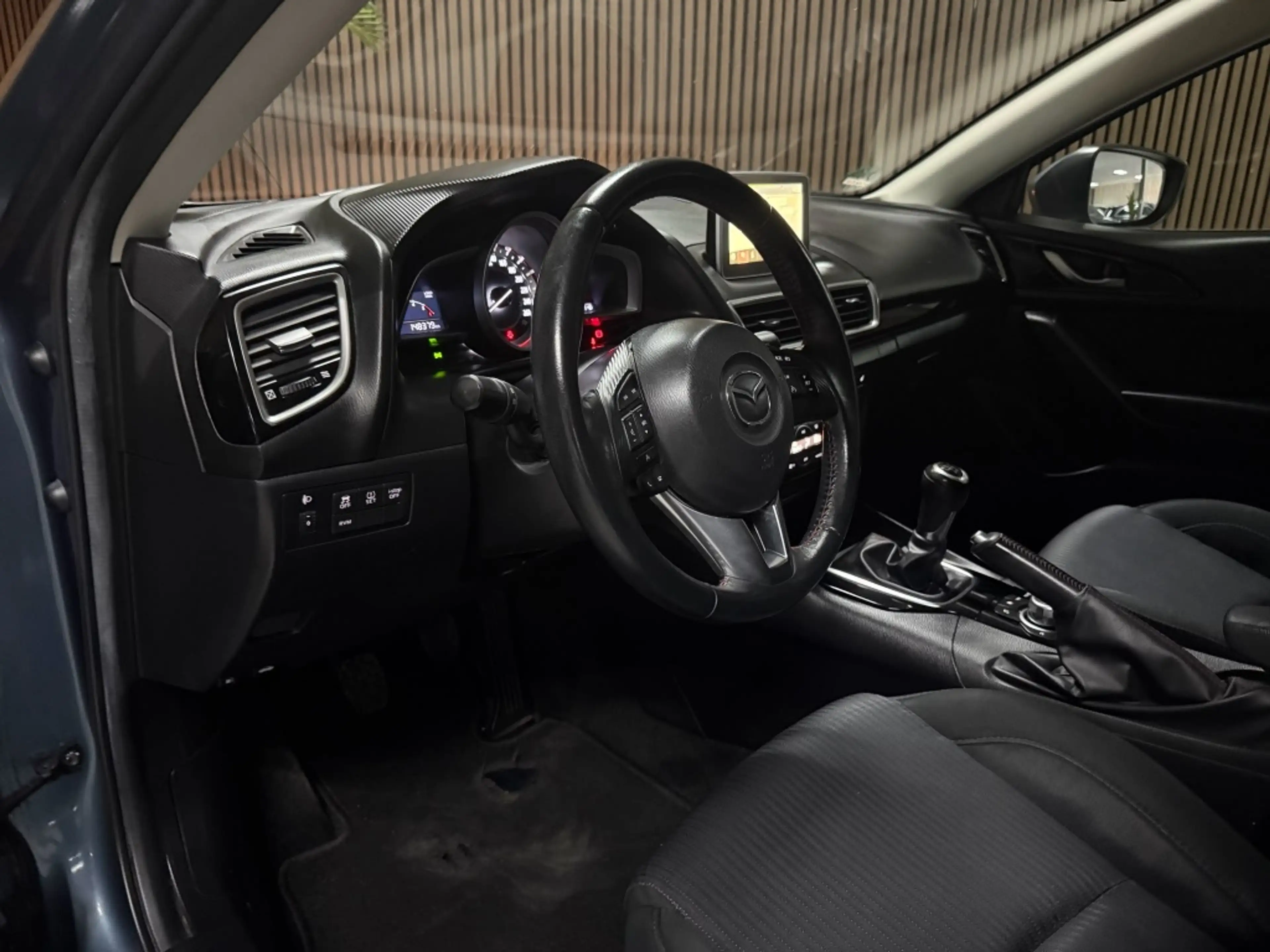 Mazda 3 1.5D Skylease — photo 11