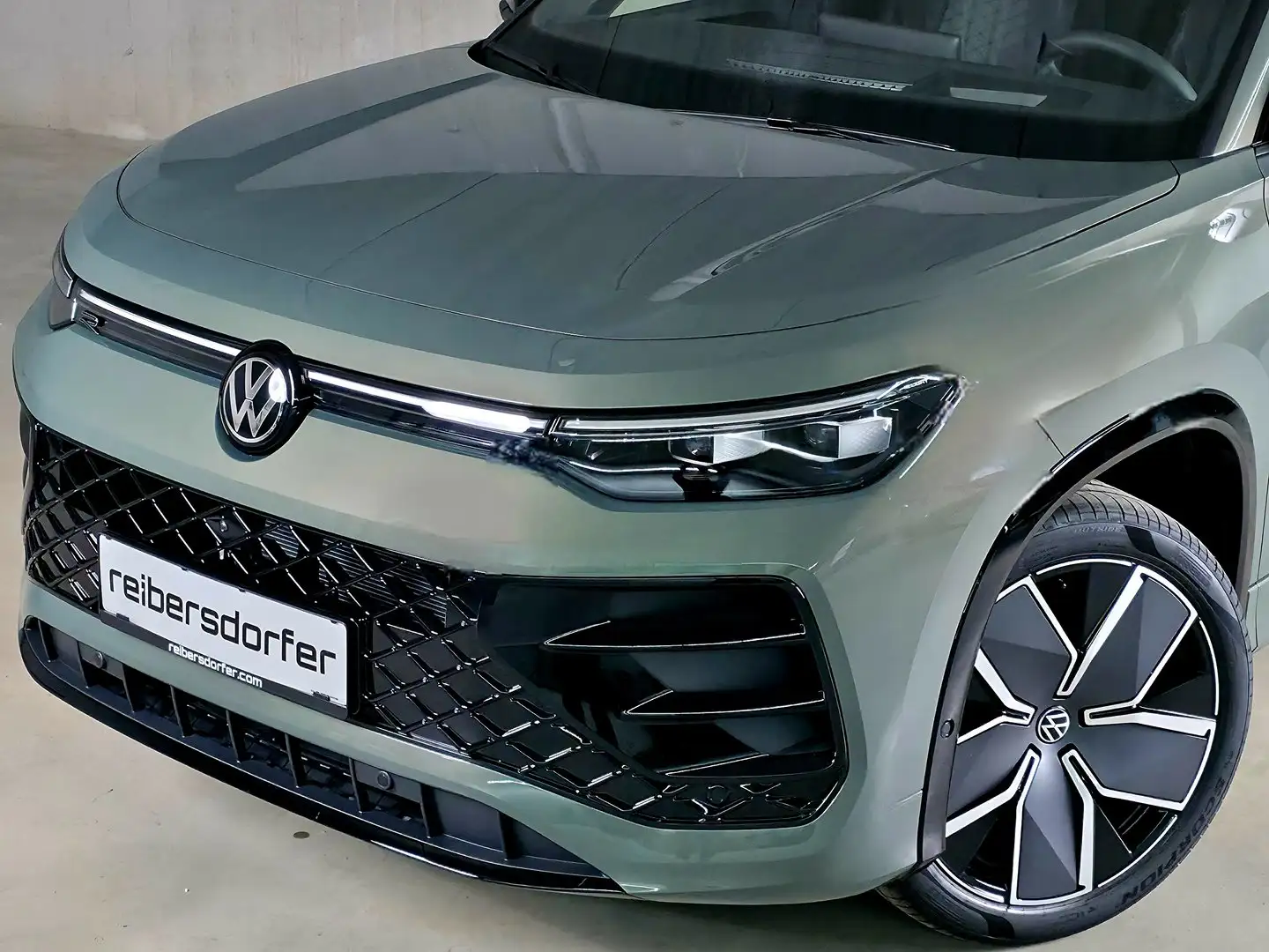 Volkswagen Tayron Sport eTSI DSG Grün - 2