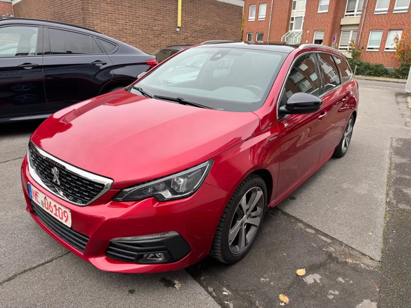 Peugeot 308 SW GT Line-LED-Navi-Panorama-Kamera Rot - 1