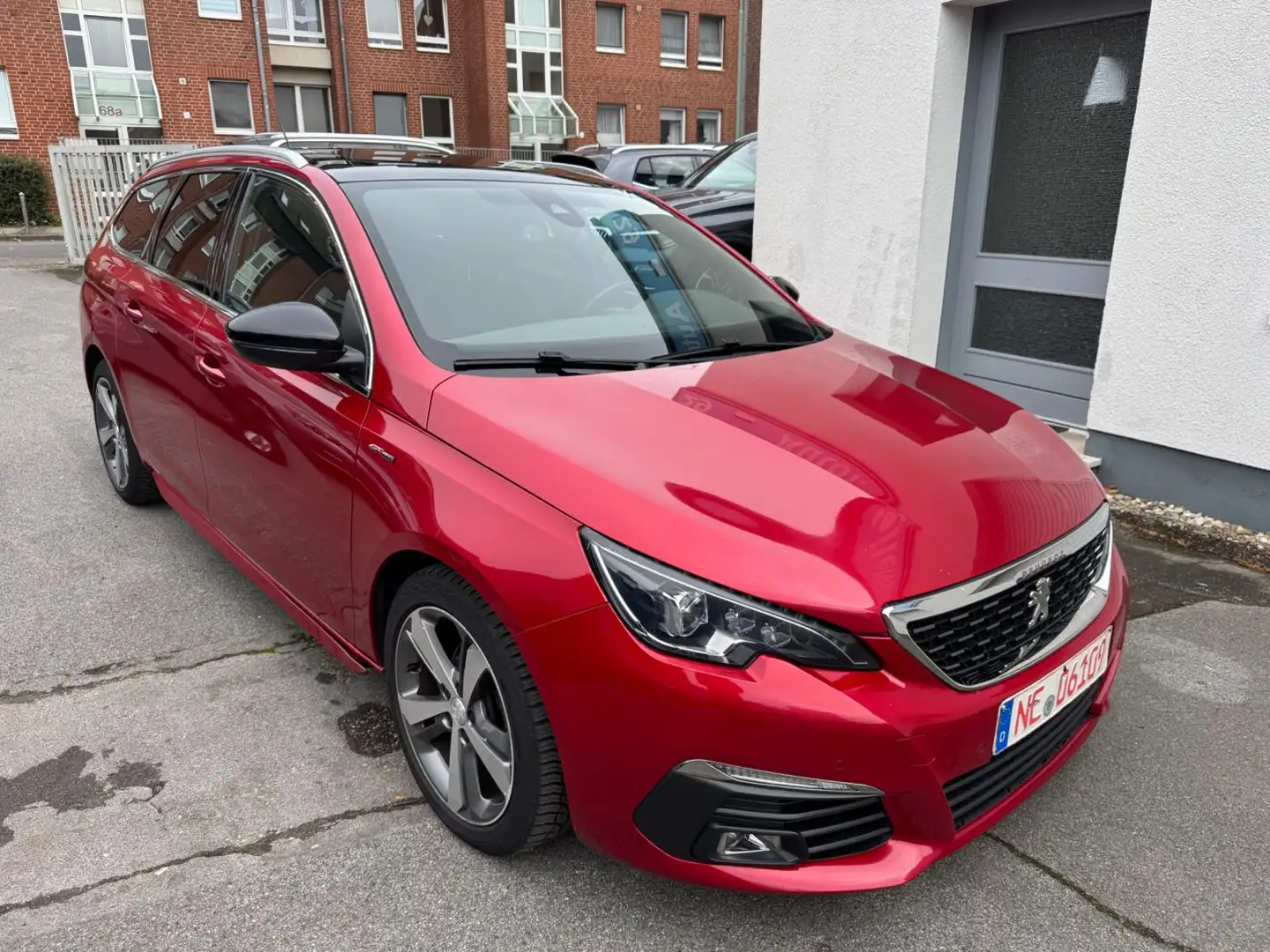 Peugeot 308 SW GT Line-LED-Navi-Panorama-Kamera Rot - 2