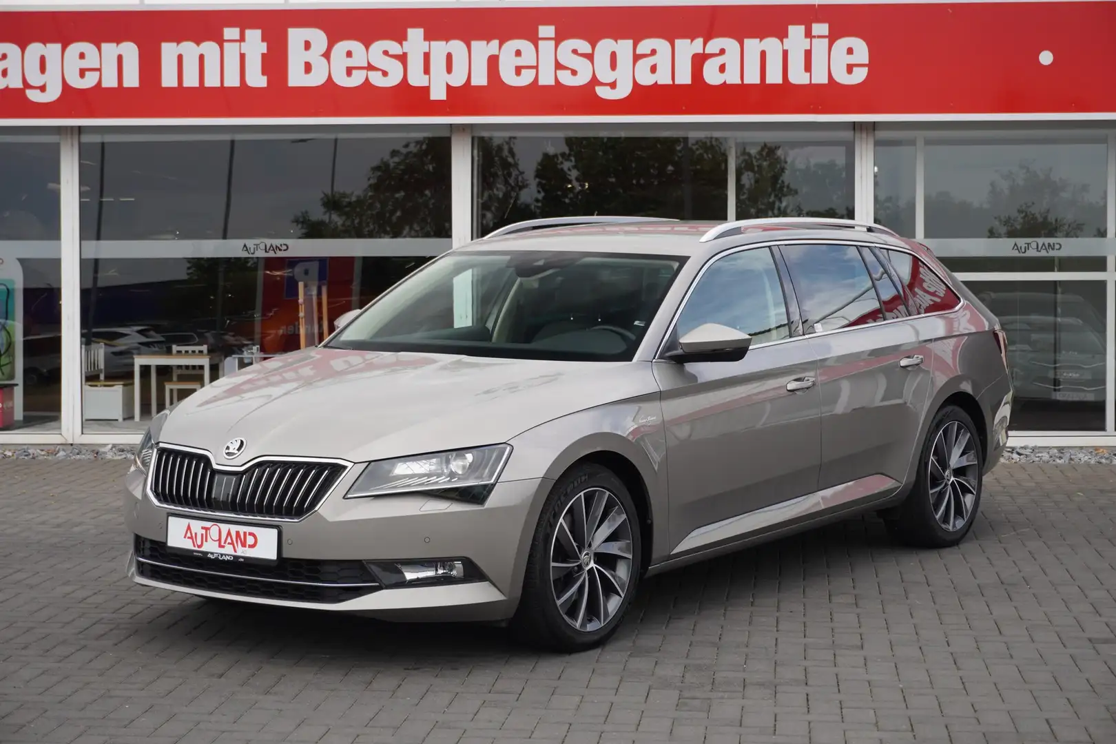Skoda Superb Combi 2.0 TDI L&K AT Bi-Xenon Navi Leder Beige - 2