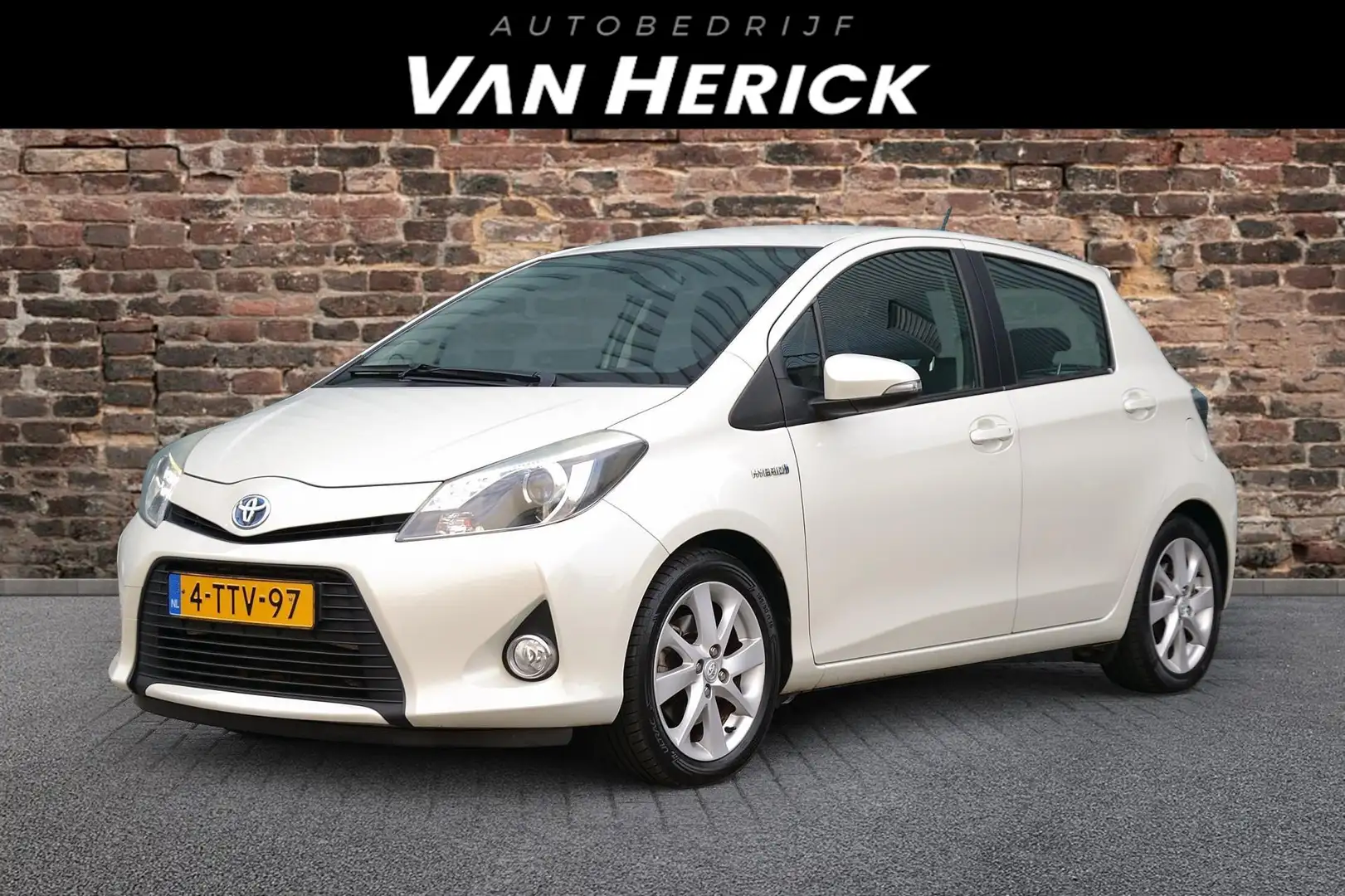 Toyota Yaris 1.5 Full Hybrid Dynamic | LM Velgen | Airco Wit - 1