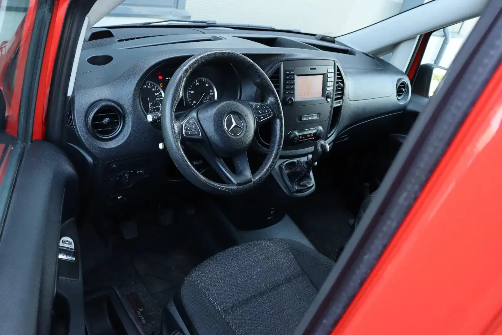 Mercedes-Benz Vito 114 CDi XL l AIRCO l NAVI l TREKHAAK l IMPERIAAL Rot - 2