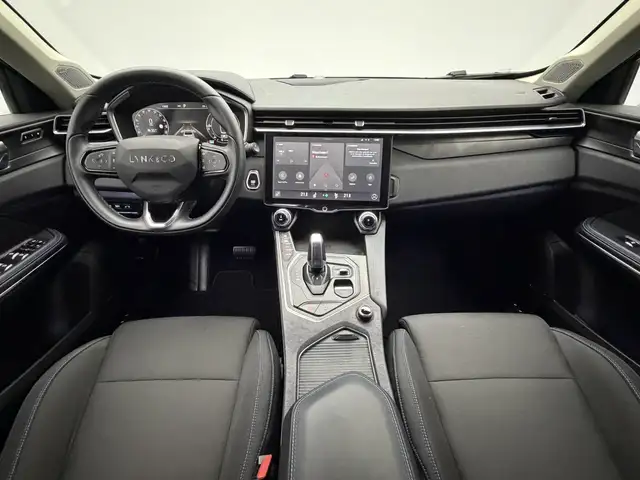Lynk & Co 01 view 2