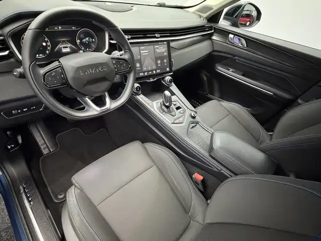 Lynk & Co 01 view 15