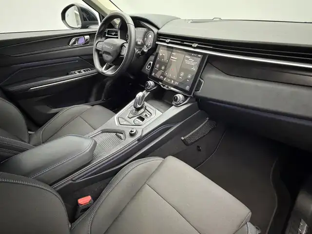 Lynk & Co 01 view 7