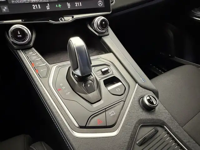 Lynk & Co 01 view 11