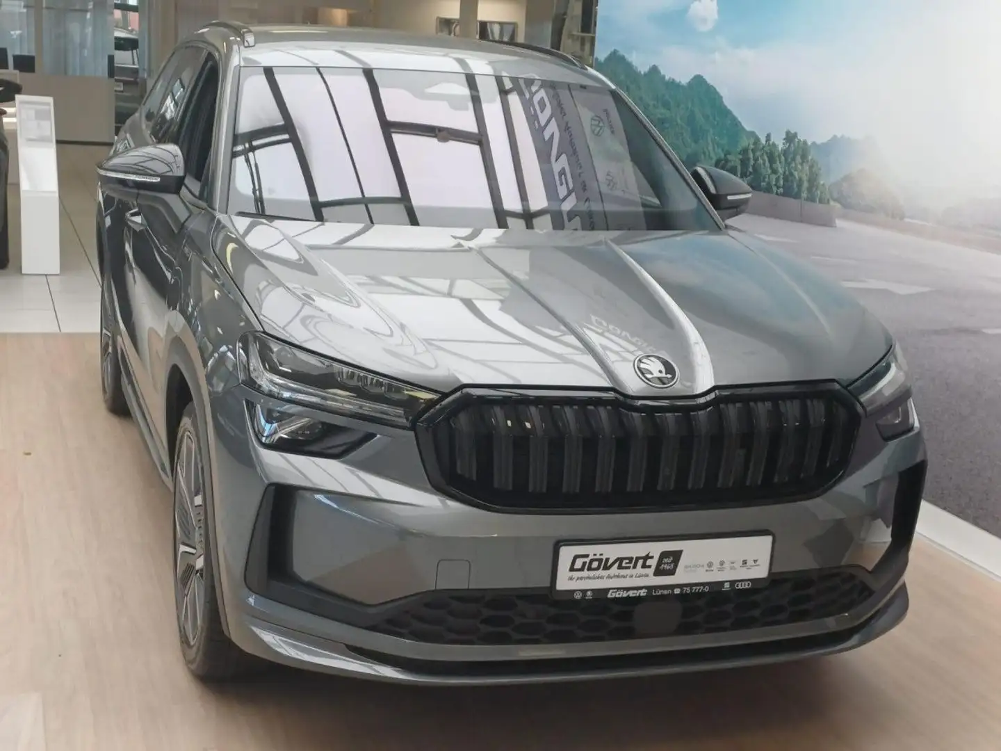 Skoda Kodiaq 1.5 TSI Sportline DSG AHK ACC Navi LED Grau - 2