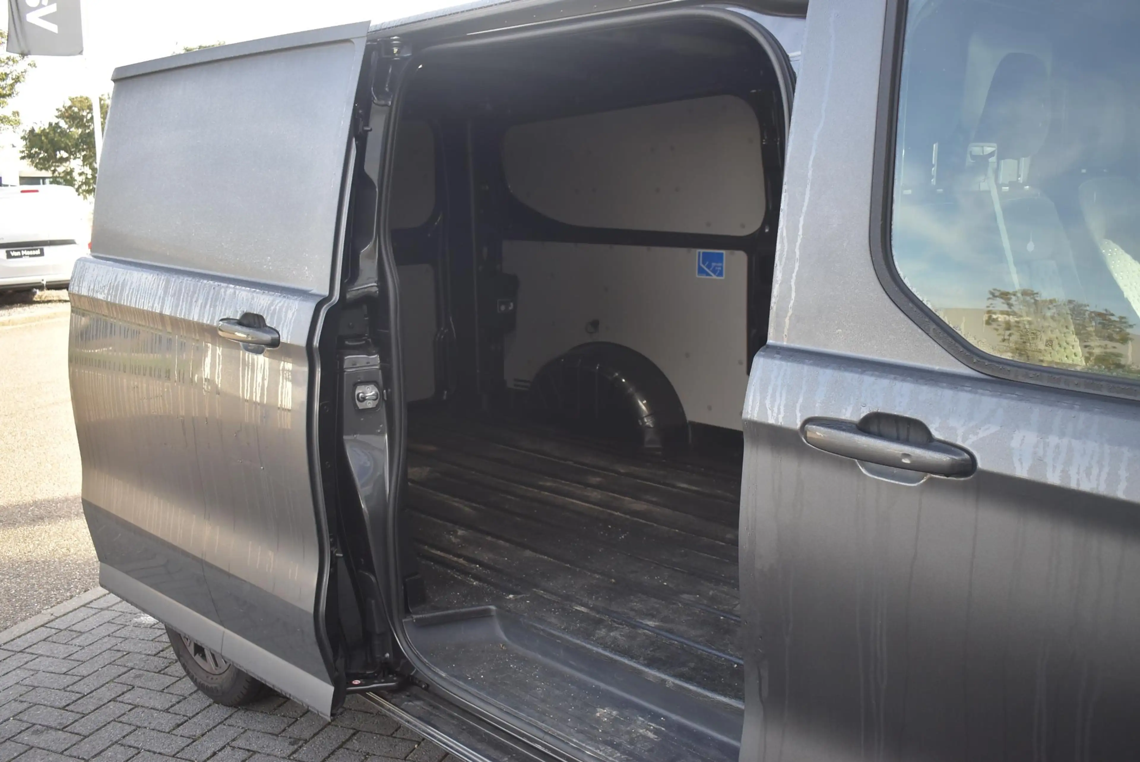 Ford Transit Custom E-Transit 340 L2H1 Limited 65 kWh | Climate Contro — photo 12