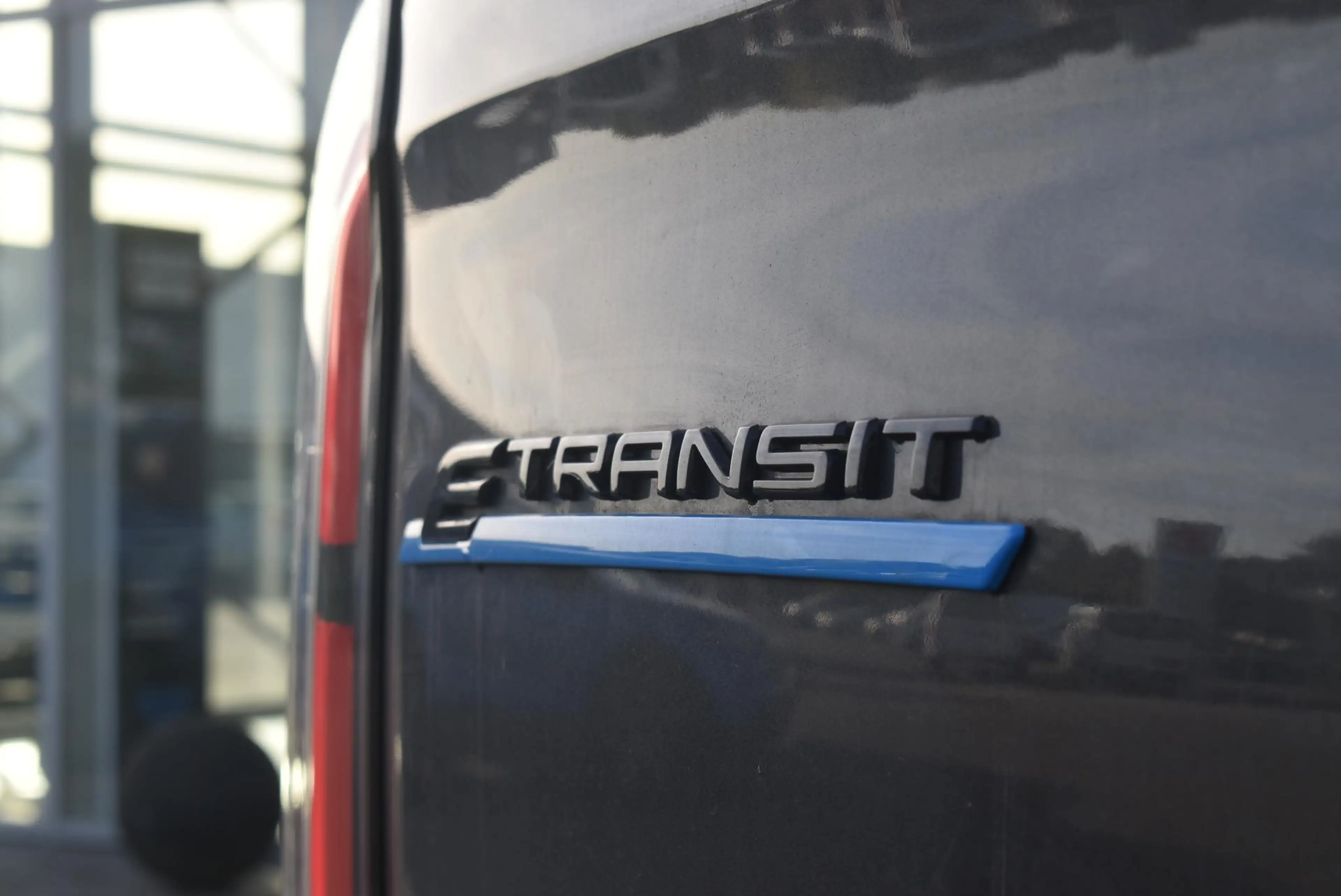 Ford Transit Custom E-Transit 340 L2H1 Limited 65 kWh | Climate Contro — photo 15