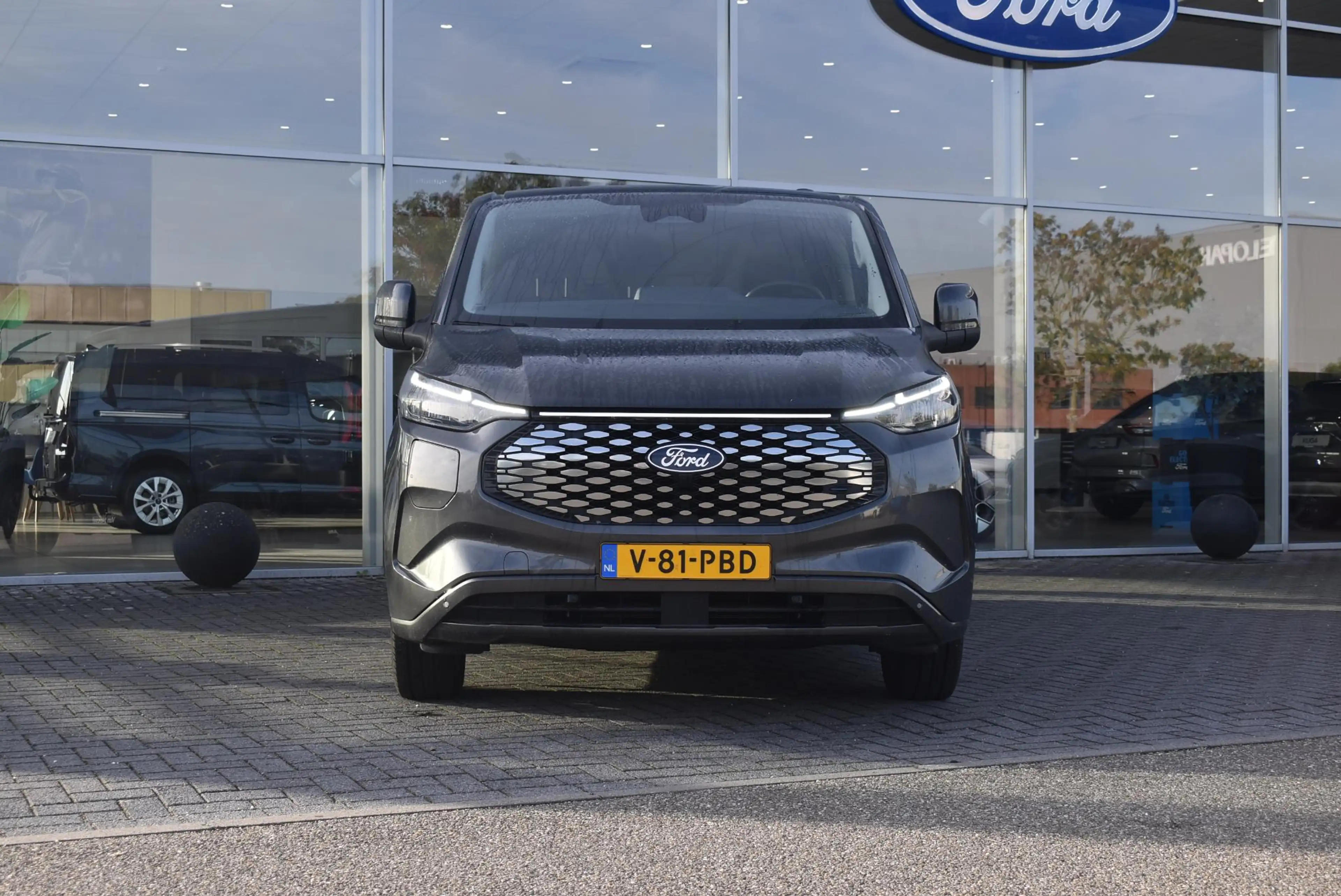 Ford Transit Custom E-Transit 340 L2H1 Limited 65 kWh | Climate Contro — photo 2