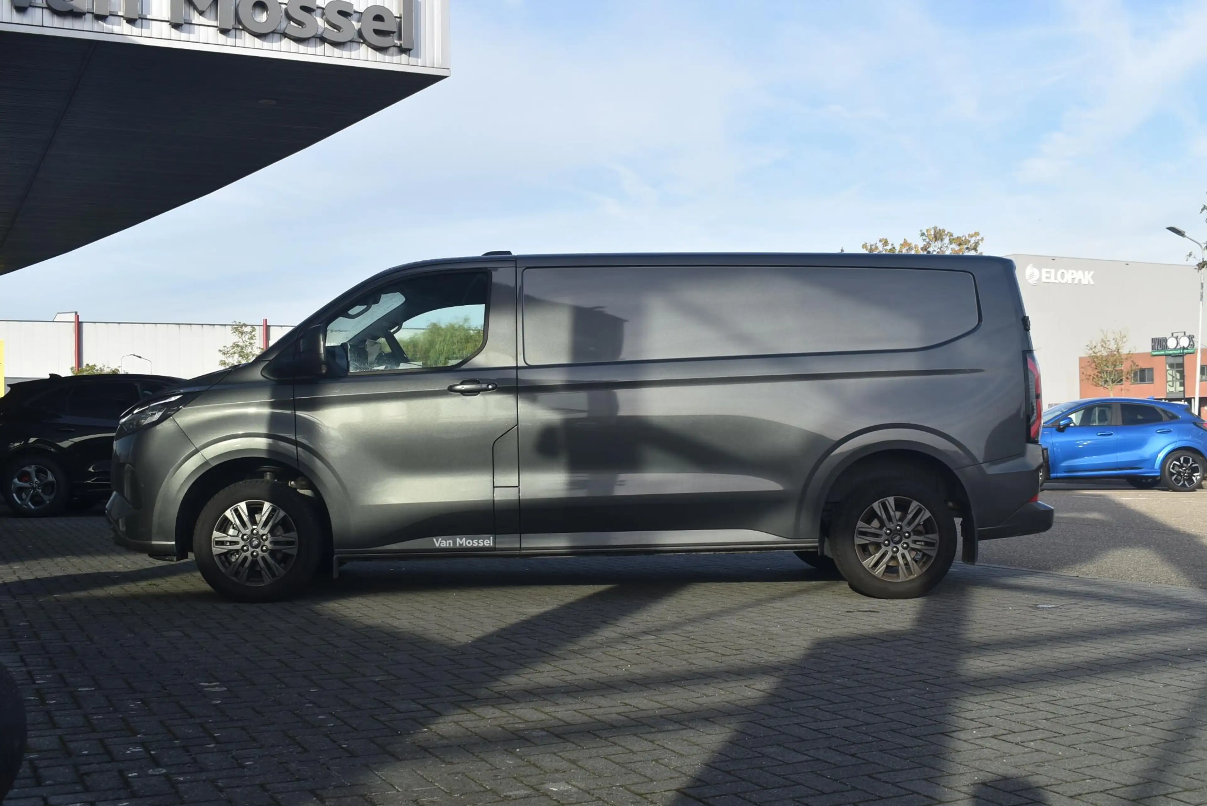 Ford Transit Custom E-Transit 340 L2H1 Limited 65 kWh | Climate Contro — photo 8