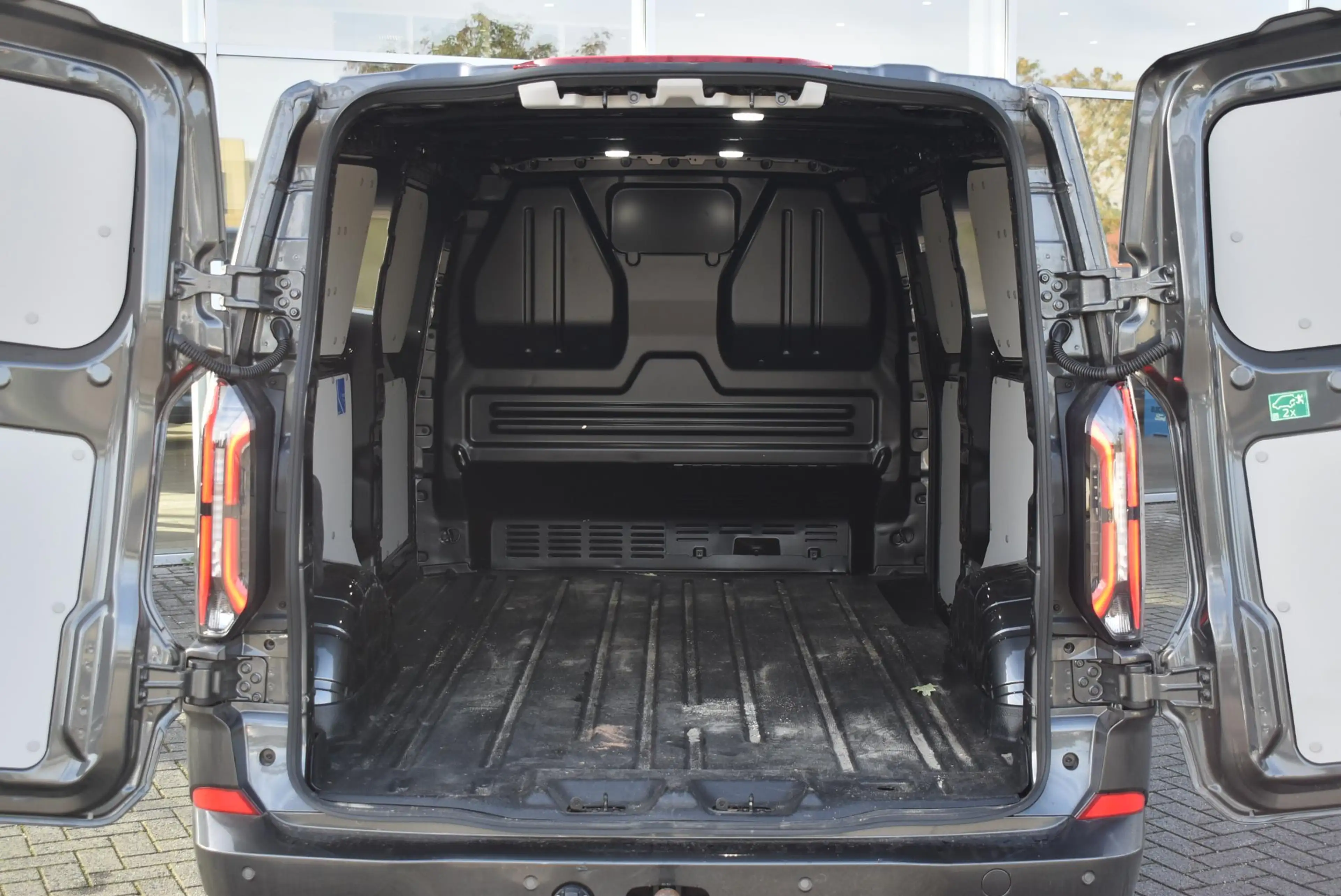 Ford Transit Custom E-Transit 340 L2H1 Limited 65 kWh | Climate Contro — photo 9