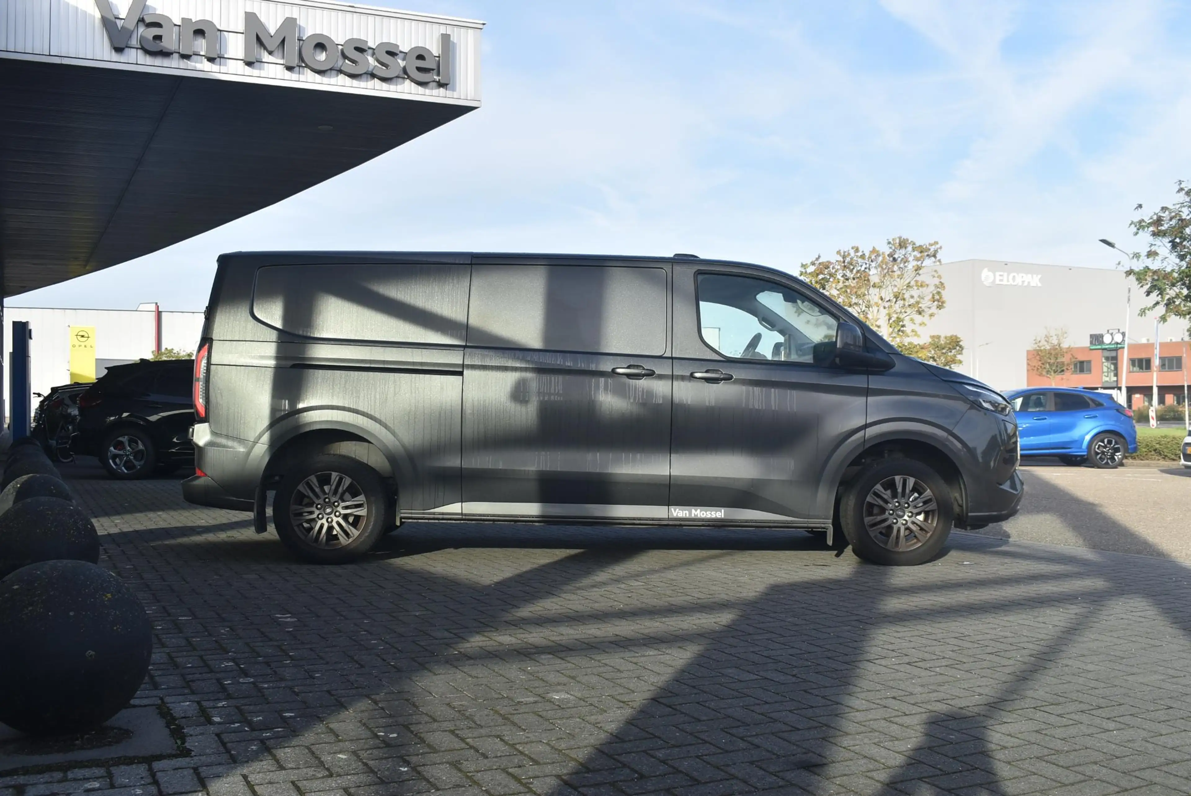Ford Transit Custom E-Transit 340 L2H1 Limited 65 kWh | Climate Contro — photo 4