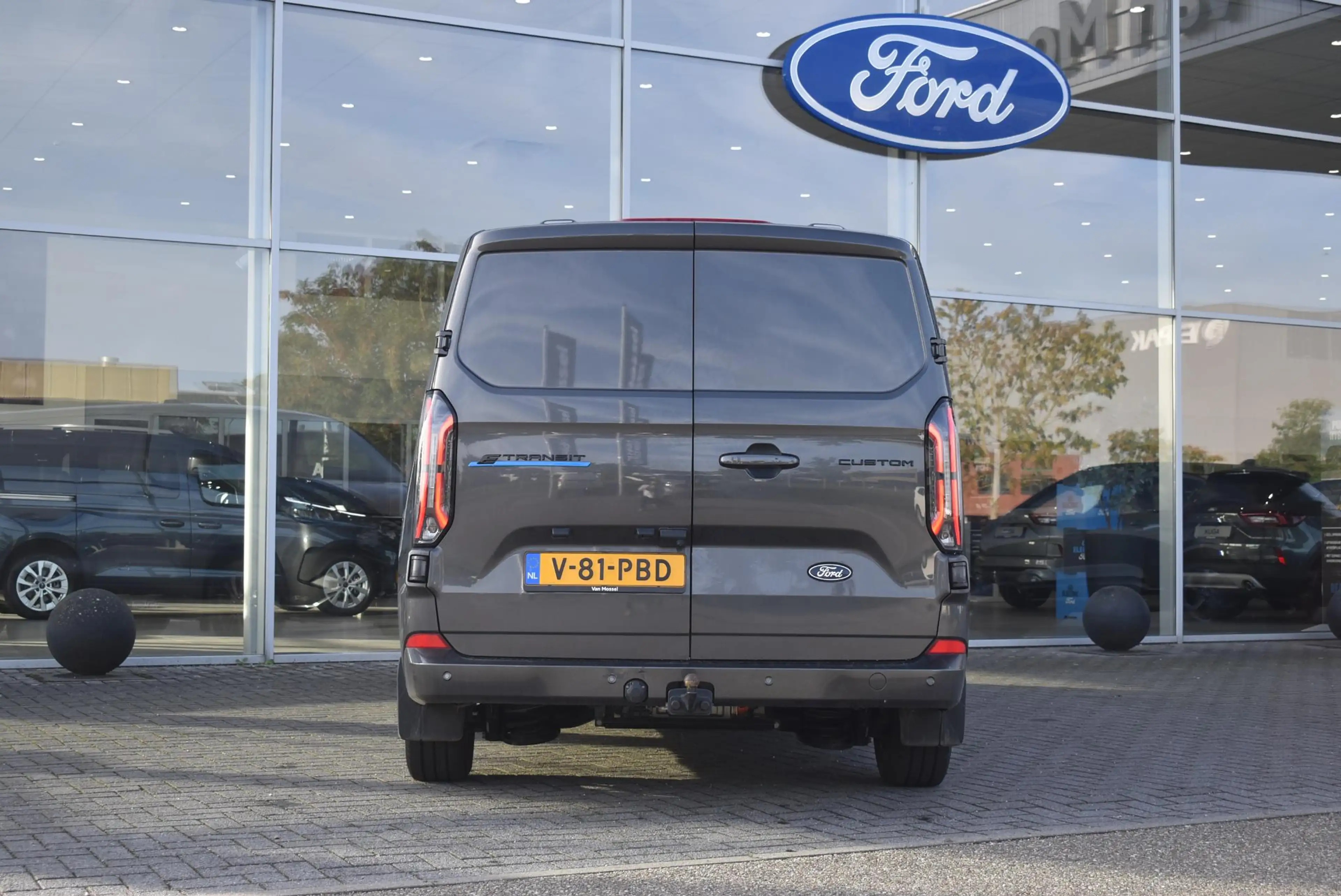Ford Transit Custom E-Transit 340 L2H1 Limited 65 kWh | Climate Contro — photo 6